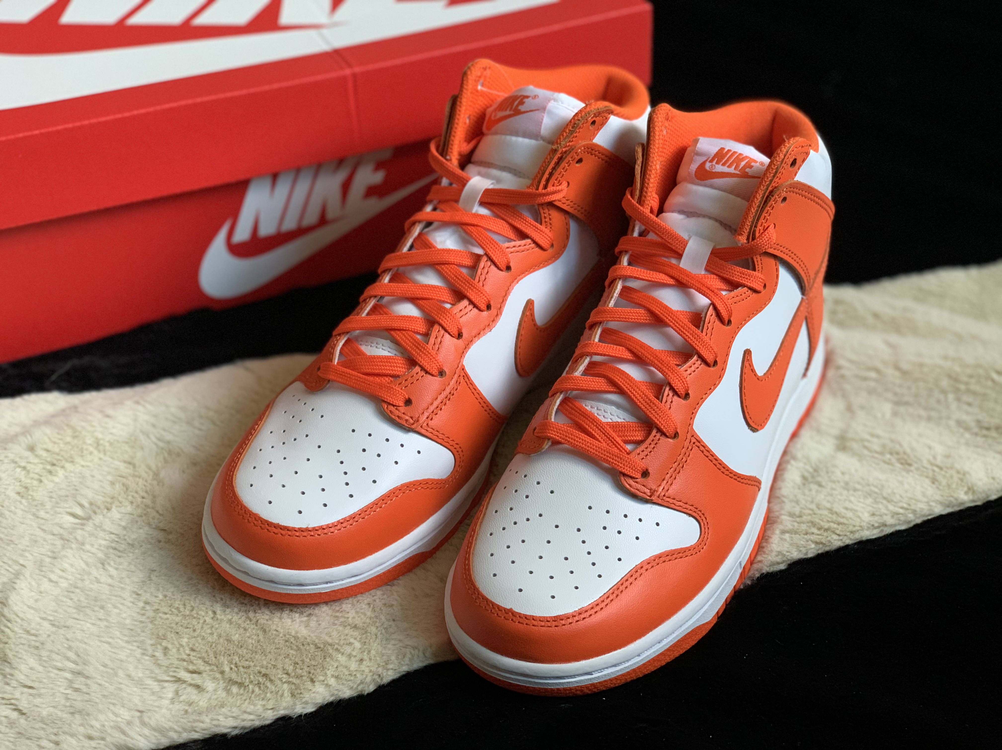 Nike Dunk High Retro Orange Blaze 착용 스타일 - 1