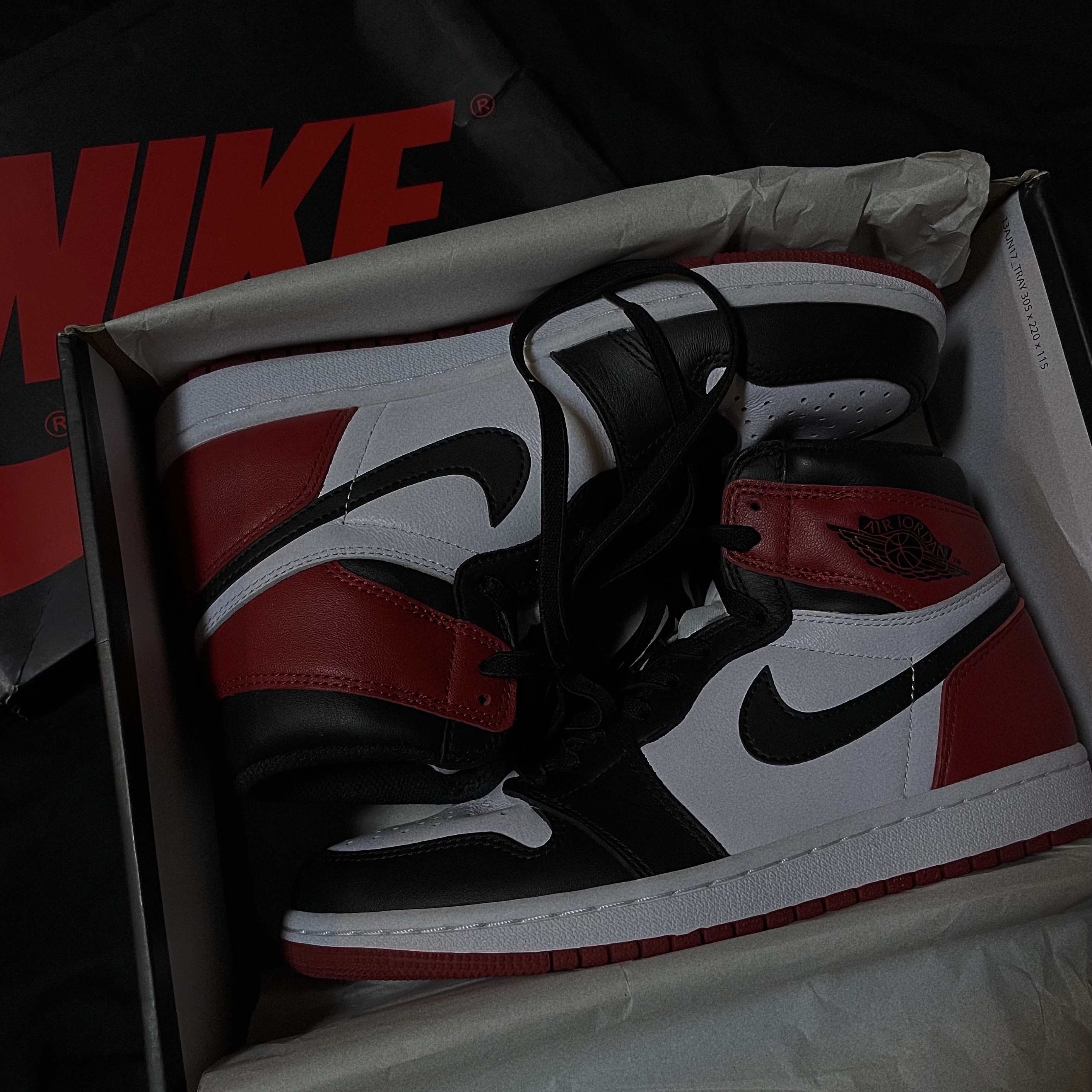 (W) Jordan 1 Retro High Satin Black Toe, Jordan 1 Retro High OG Black Toe 2016 착용 스타일