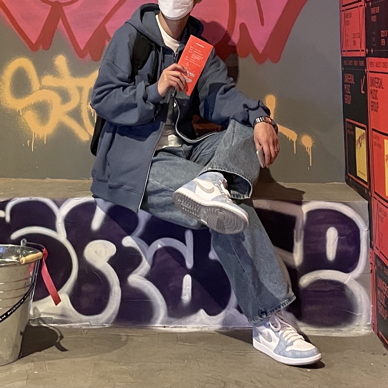 Jordan 1 Retro High OG Hyper Royal 착용 스타일