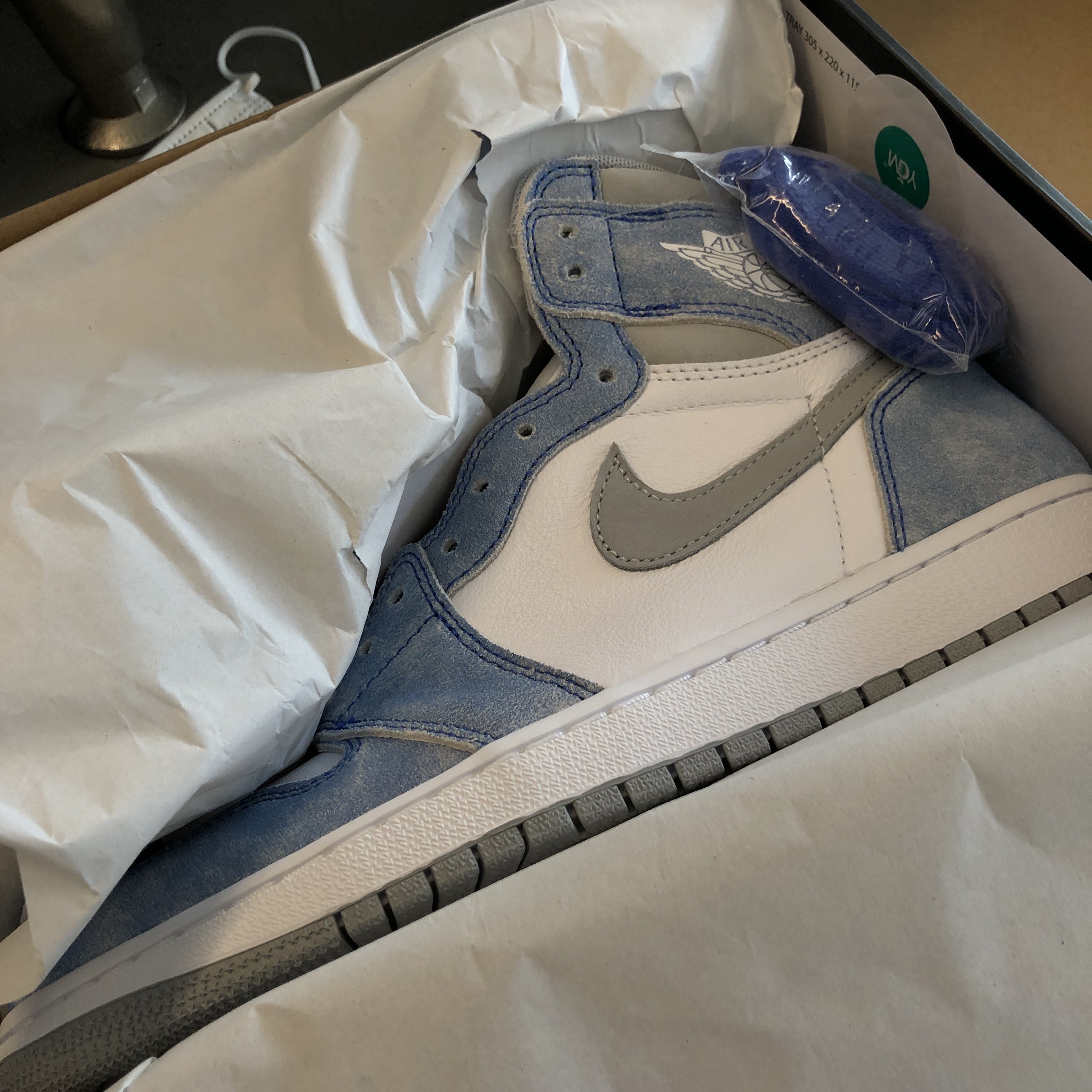 Jordan 1 Retro High OG Hyper Royal 착용 스타일
