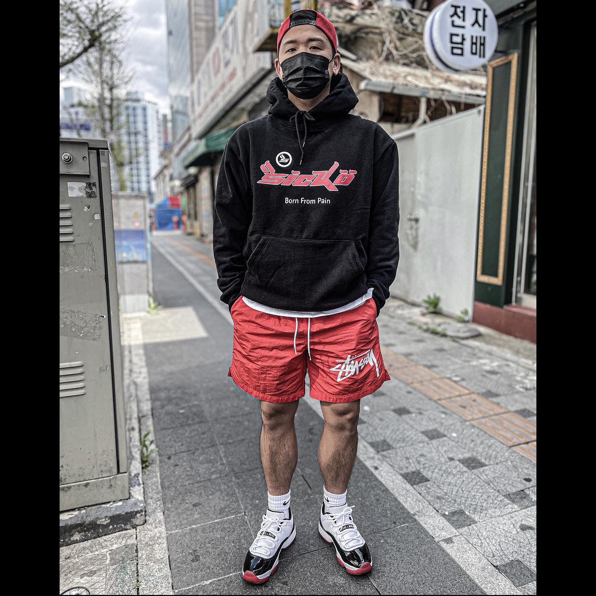 Jordan 11 Retro Low Concord Bred, Nike x Stussy Water Shorts Habanero Red 착용 스타일