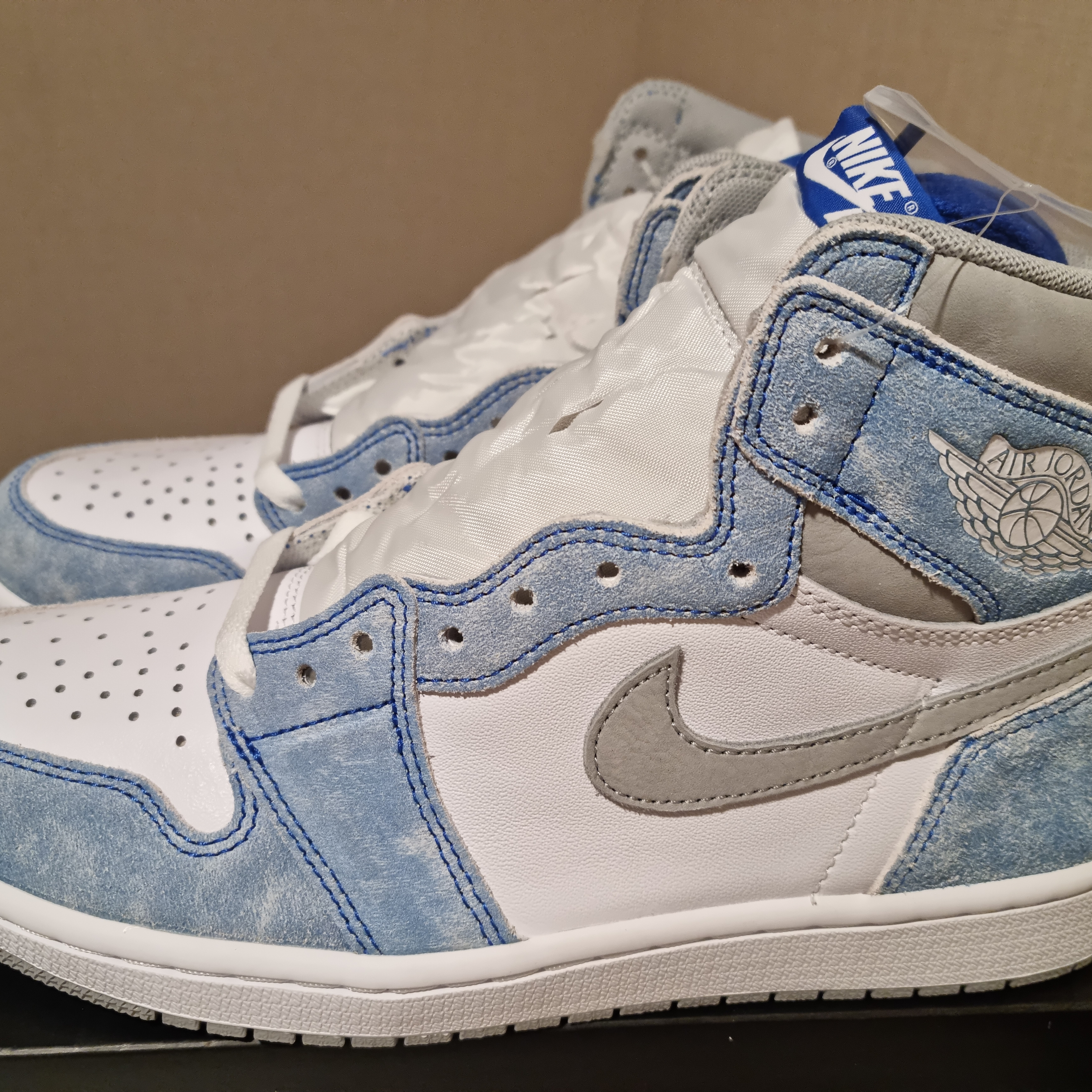 Jordan 1 Retro High OG Hyper Royal 착용 스타일