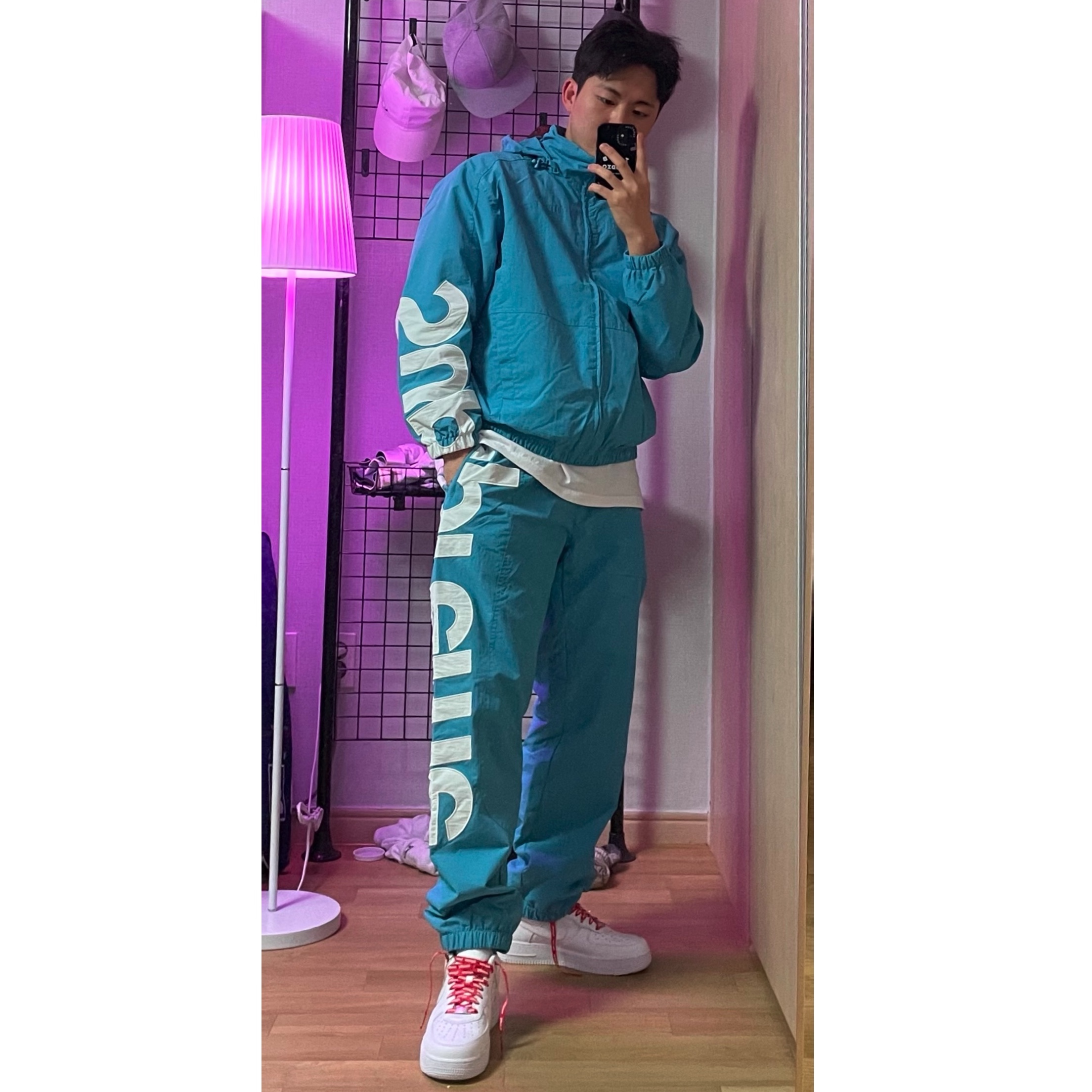 Supreme Spellout Track Jacket Aqua - 21SS, Supreme Spellout Track Pants Aqua - 21SS 착용 스타일