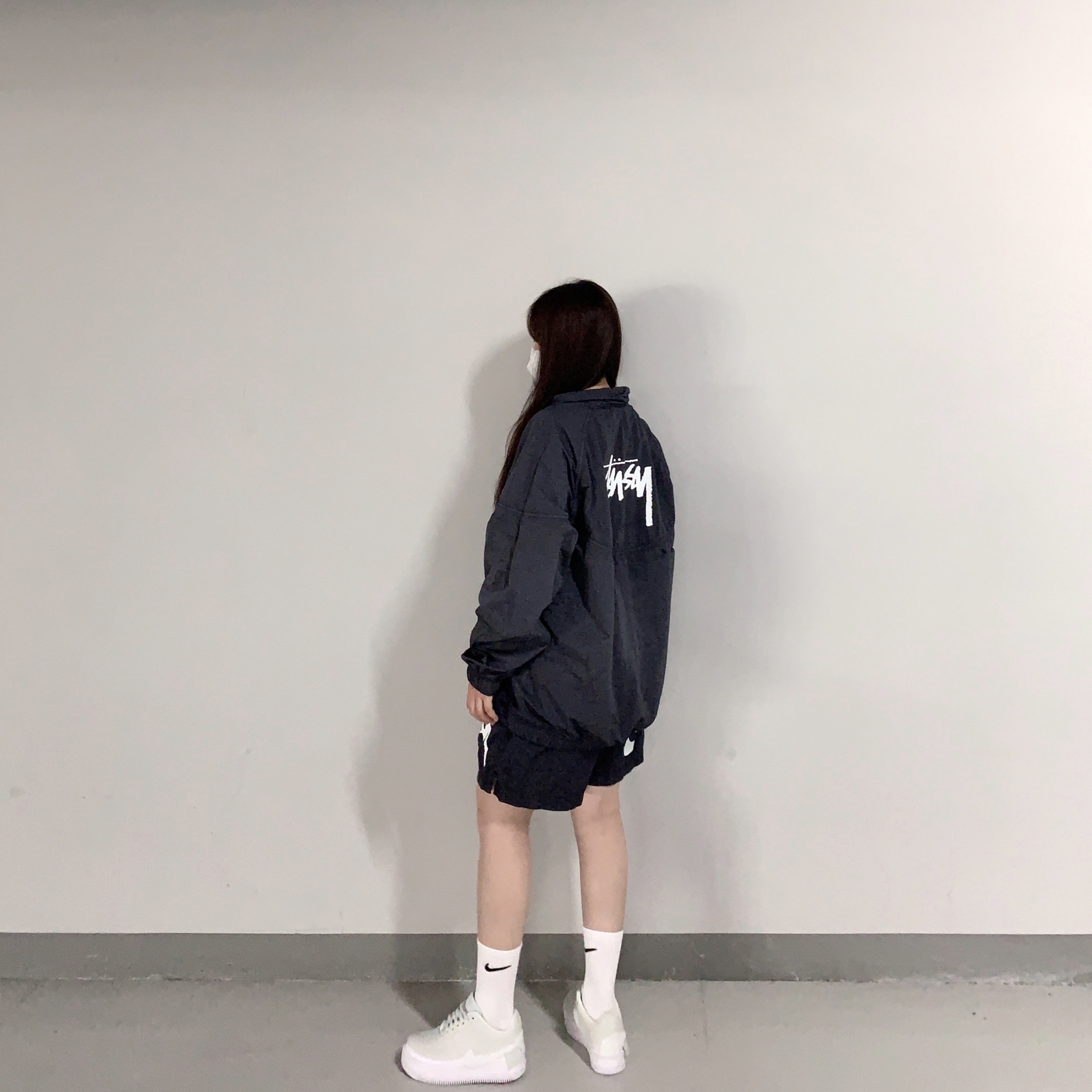 (W) Nike Air Force 1 Jester XX Off White, Nike x Stussy Windrunner Jacket Off Noir 착용 스타일 - 2