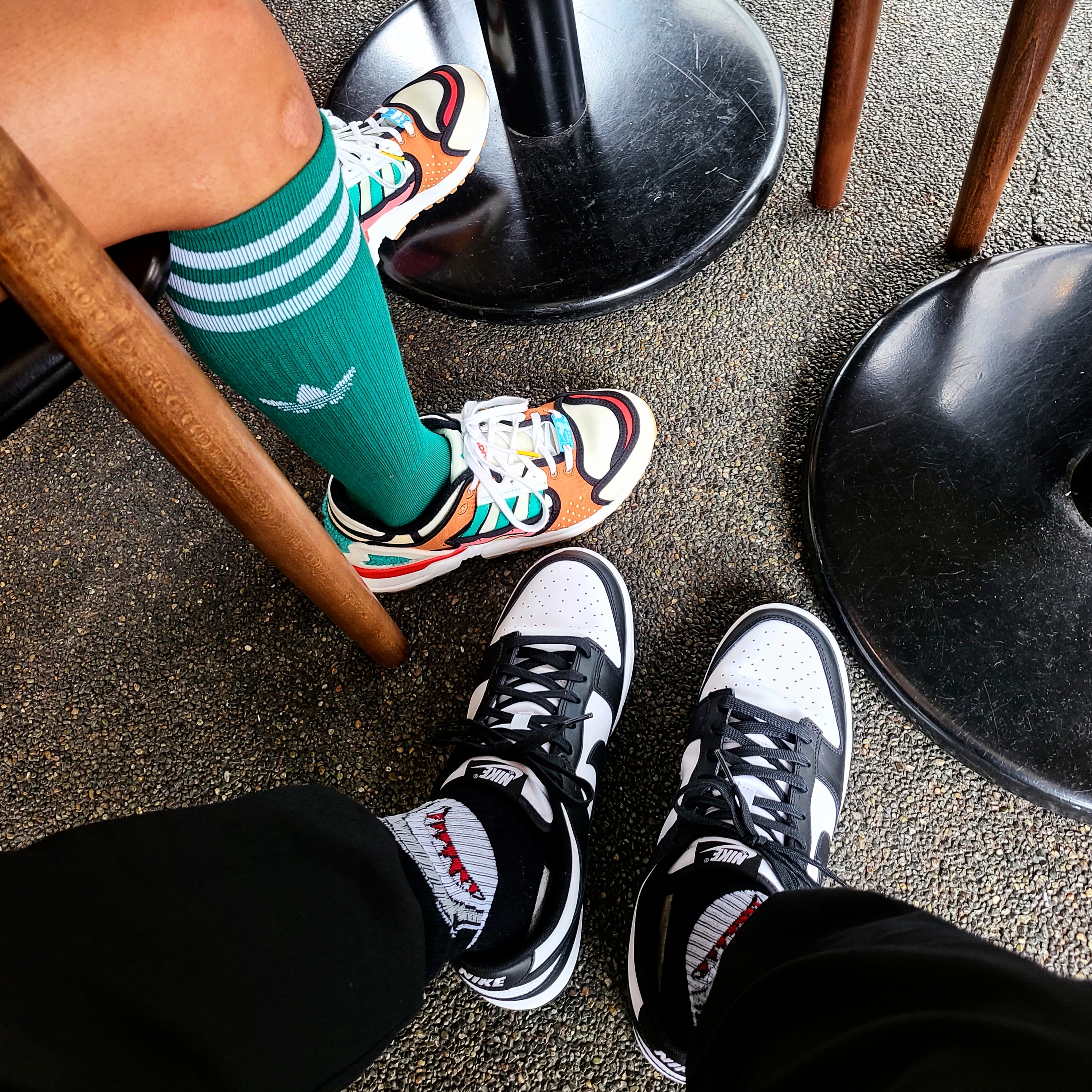 Nike Dunk Low Retro Black, Adidas ZX 10000 Krusty Burger 착용 스타일