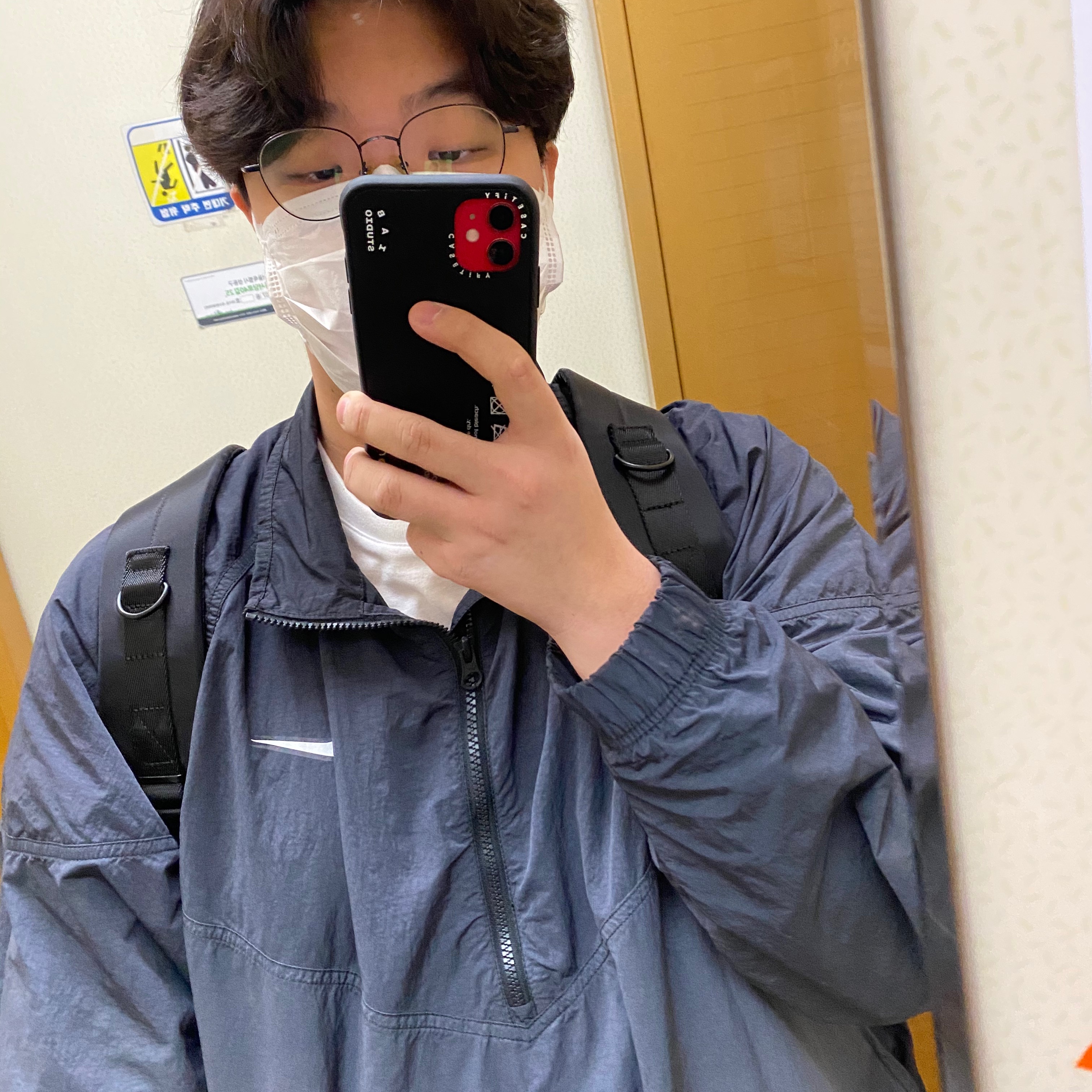 Nike x Stussy Windrunner Jacket Off Noir, Casetify x IAB Studio iPhone Matte Cloth Tag Case Black 착용 스타일