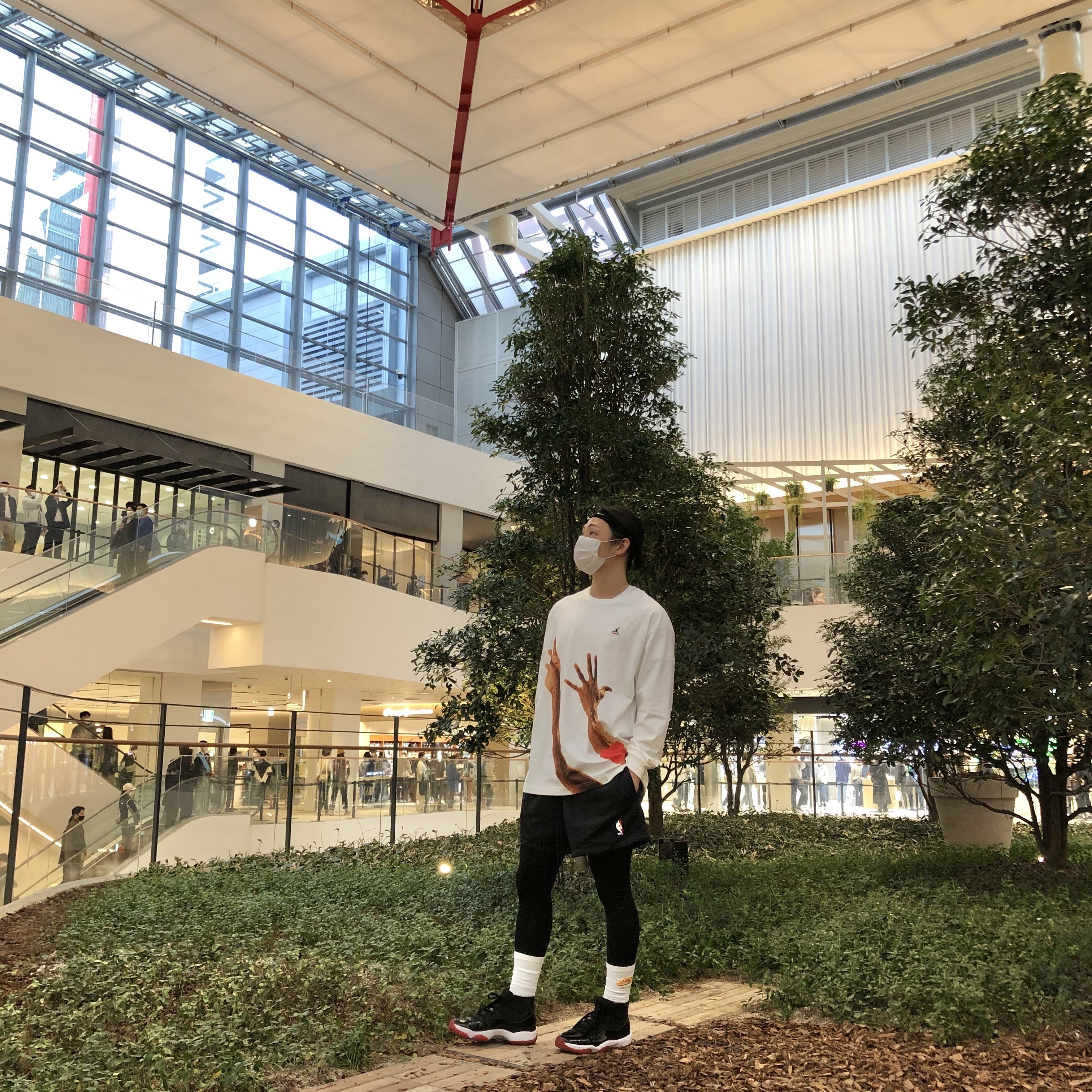 Jordan x Union The J L/S T-Shirt, Nike x Fear of God Basketball Shorts Off Noir 착용 스타일