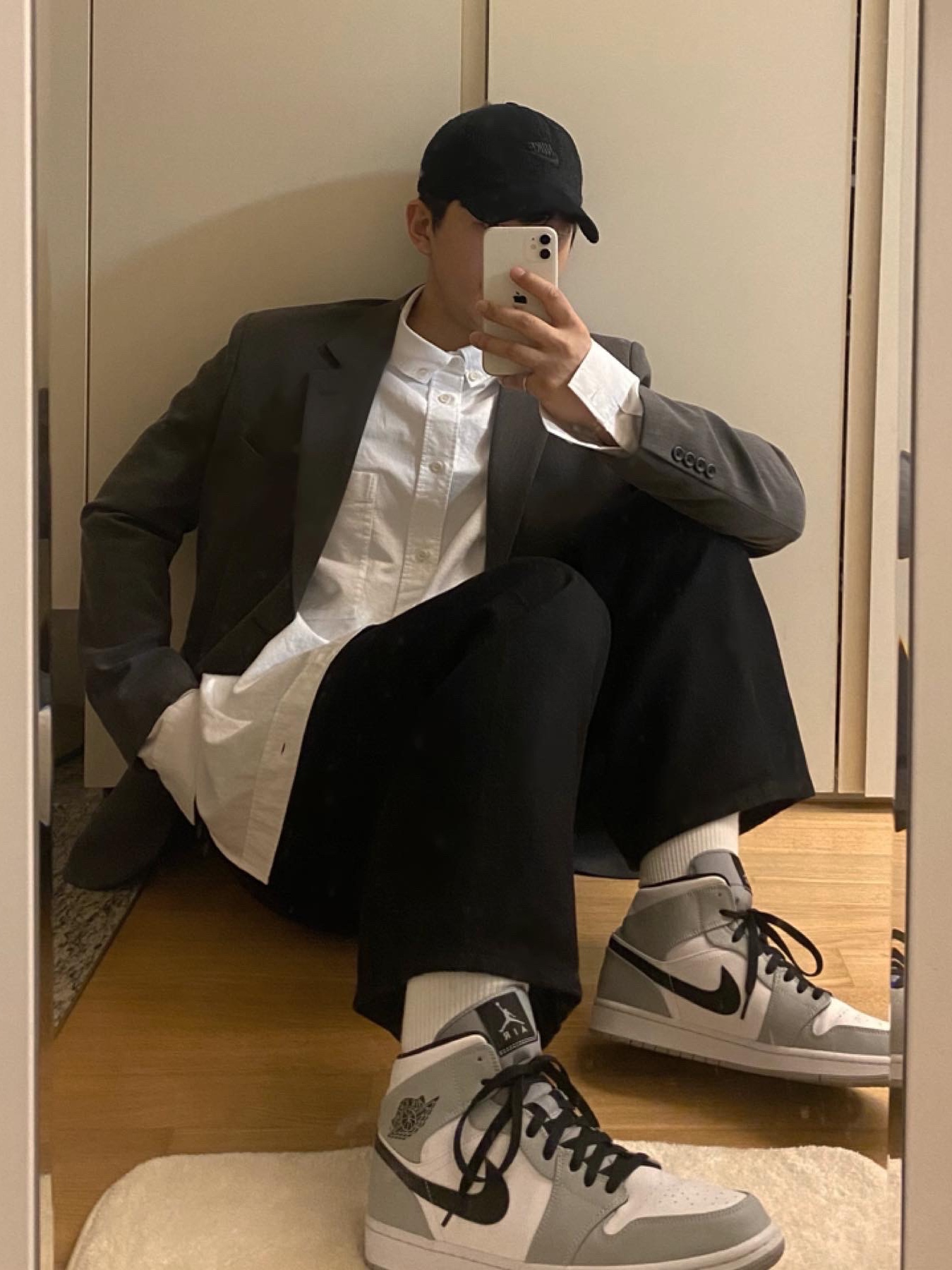 Jordan 1 Mid Light Smoke Grey 착용 스타일 - 2