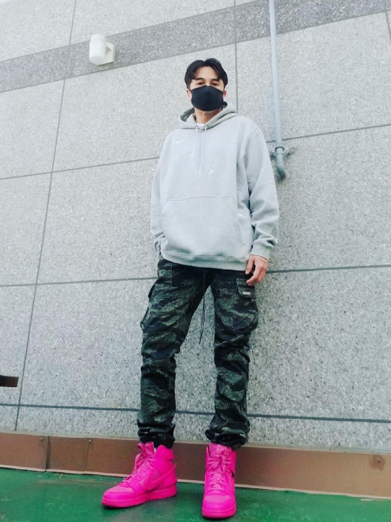 Nike x Ambush Dunk High Cosmic Fuchsia 착용 스타일 - 1
