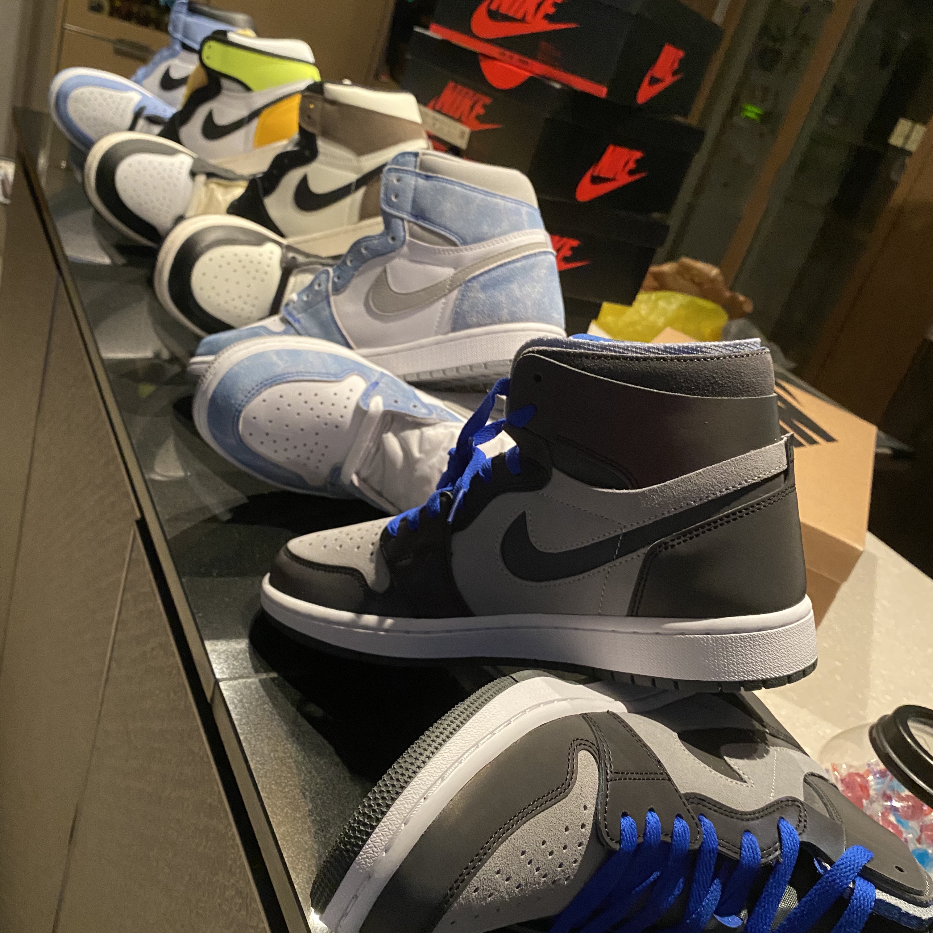 Jordan 1 Retro High OG Volt Gold, Jordan 1 Retro High OG University Blue 착용 스타일