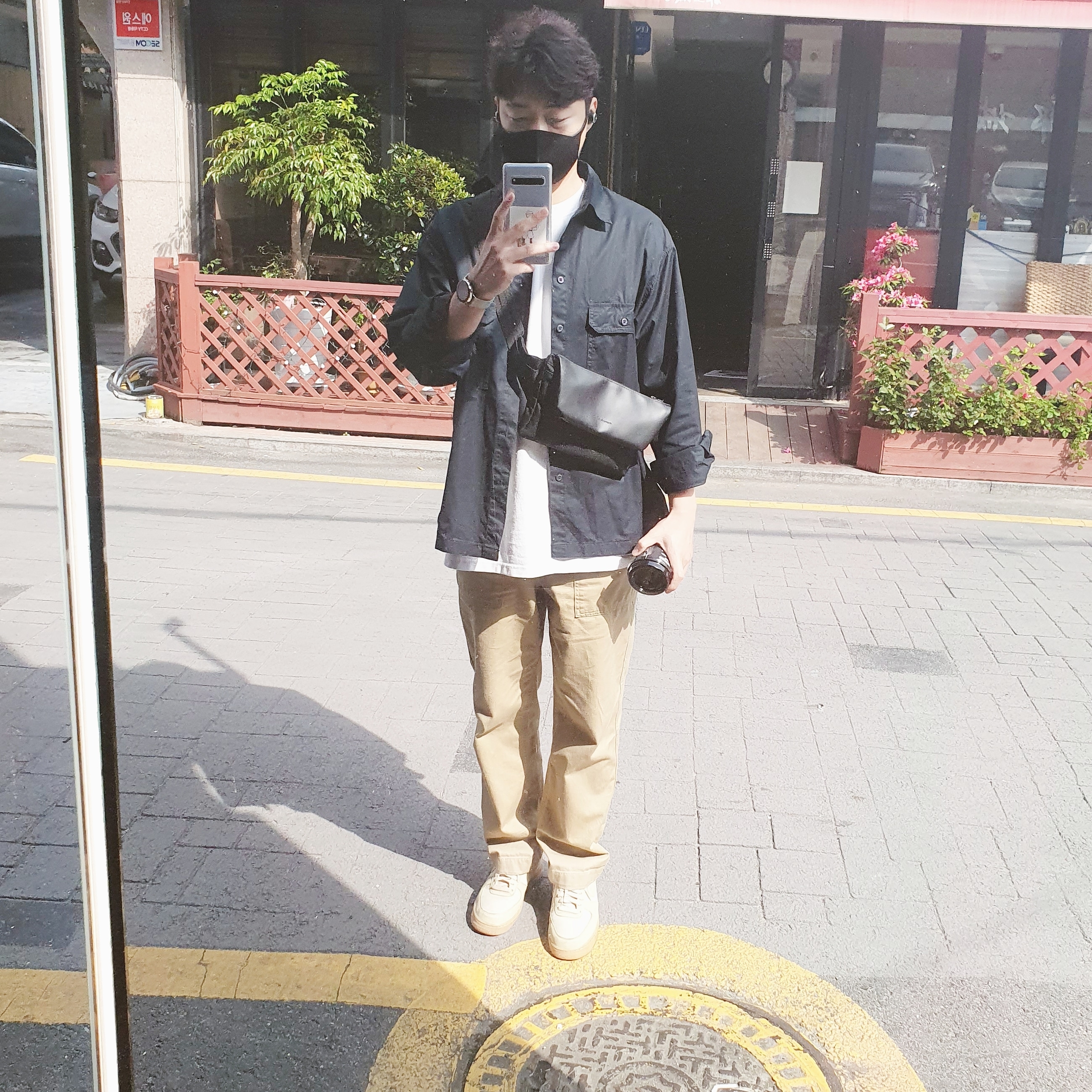 Nike Air Force 1 Low Gore-Tex Team Gold Khaki 착용 스타일 - 1