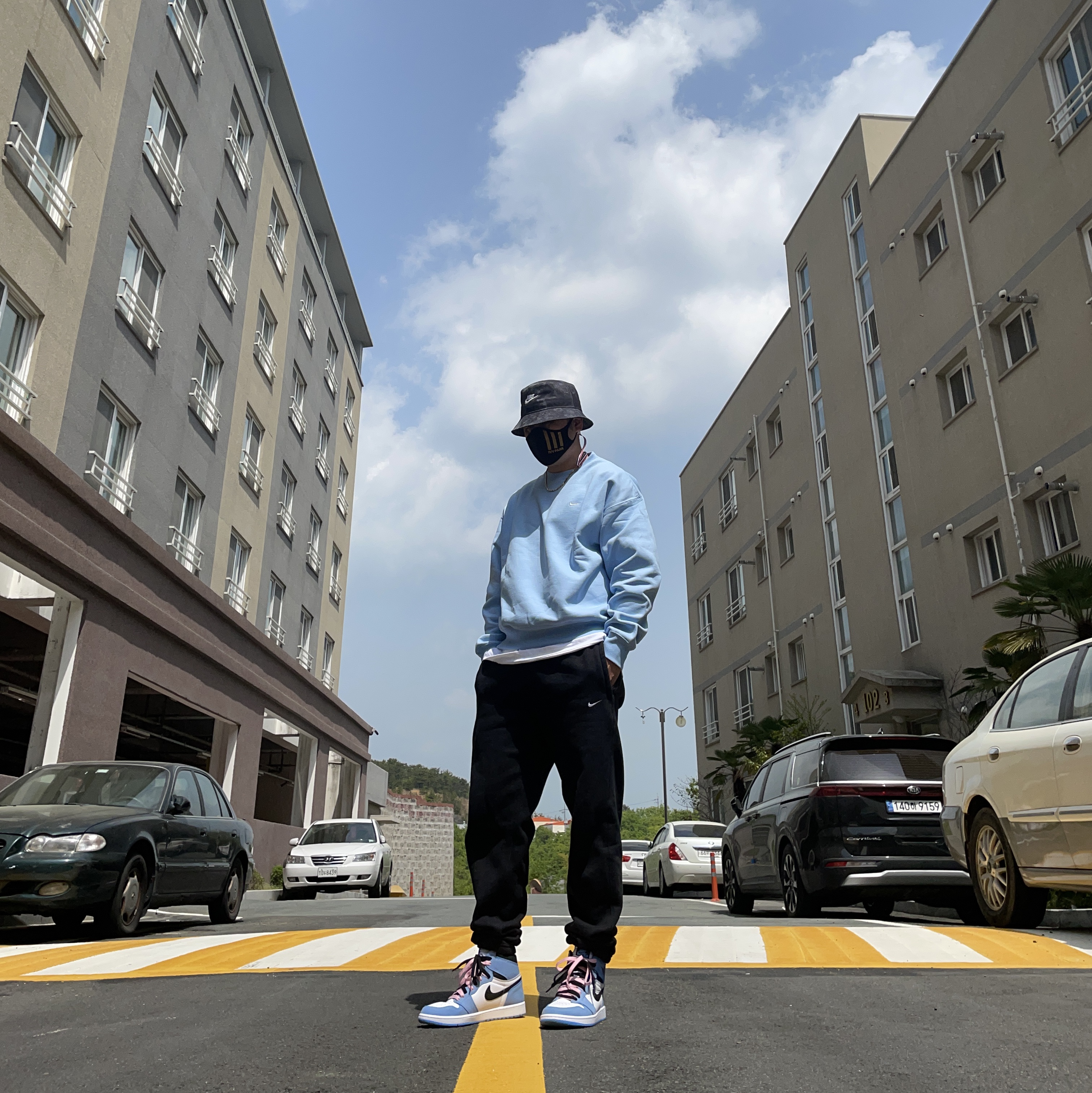 Nike NRG Solo Swoosh Crew Fleece Psychic Blue - Asia, Jordan 1 Retro High OG University Blue 착용 스타일 - 1