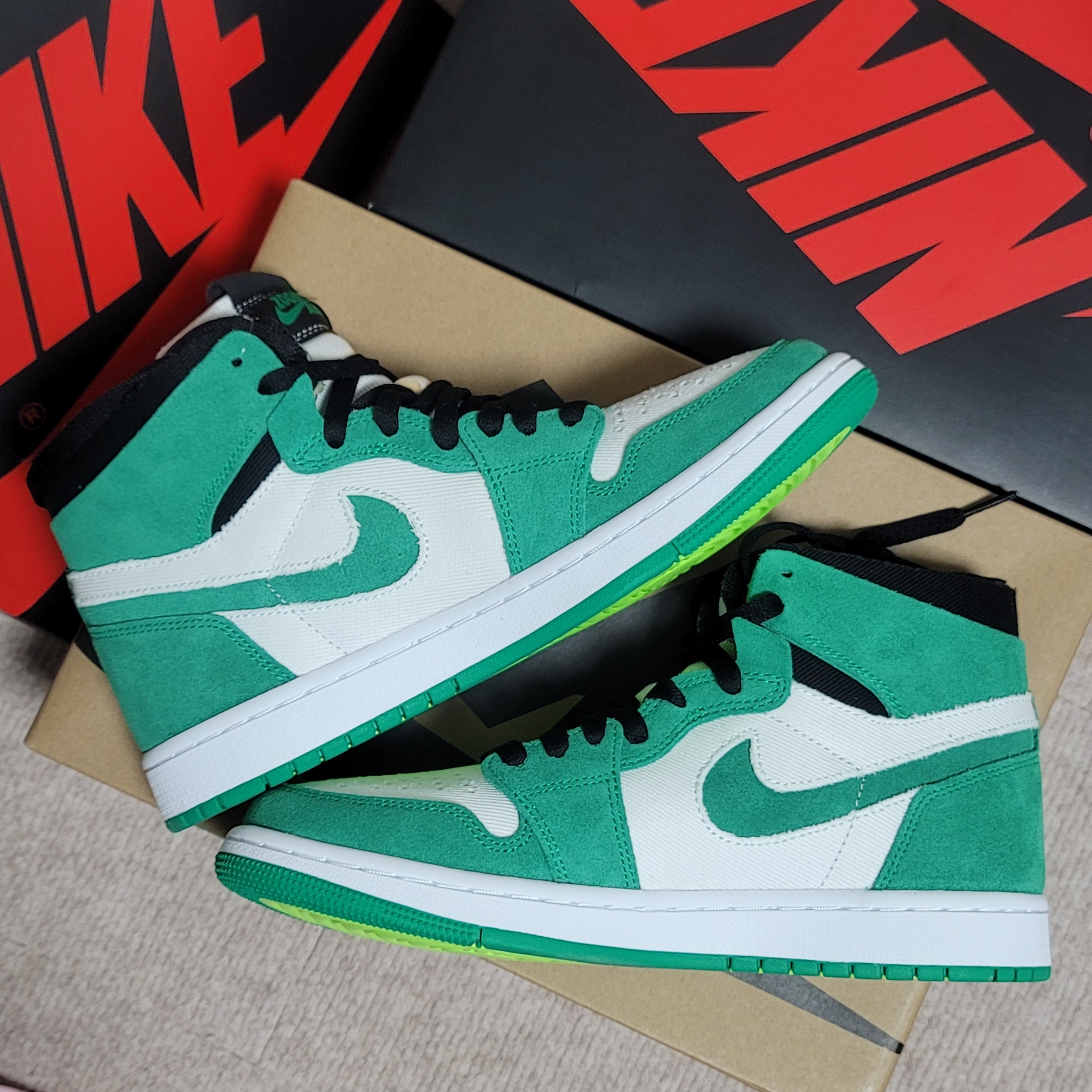 Jordan 1 Zoom Air CMFT Stadium Green 착용 스타일