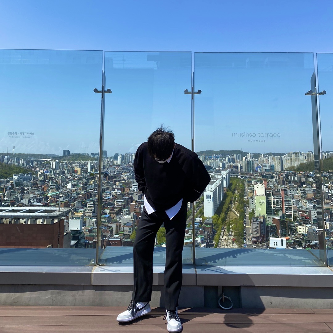 Jordan 1 Mid Light Smoke Grey 착용 스타일