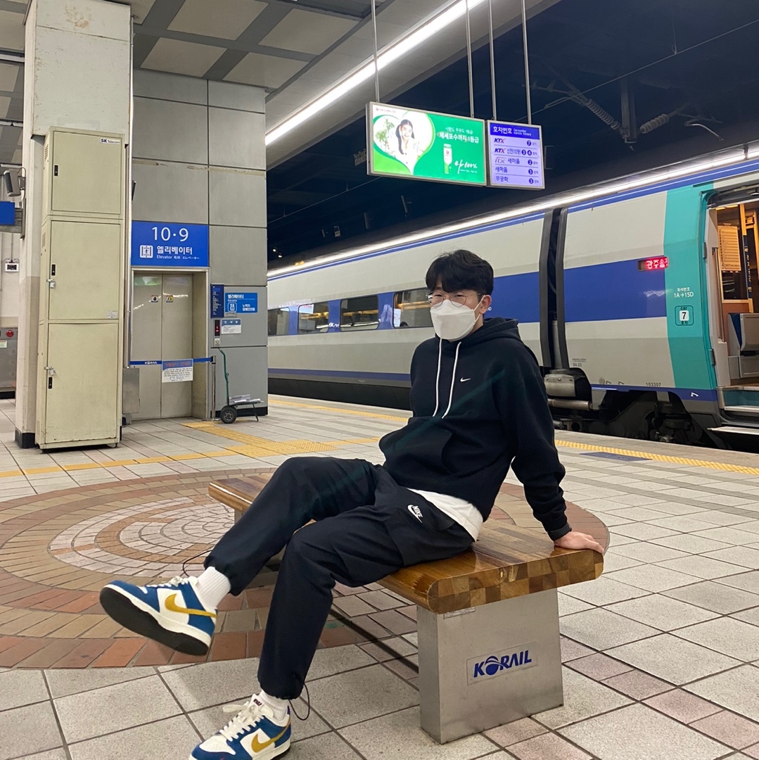 Nike x Kasina Dunk Low 80's Bus, Nike NRG Solo Swoosh Fleece Hoodie Black White - Asia 착용 스타일