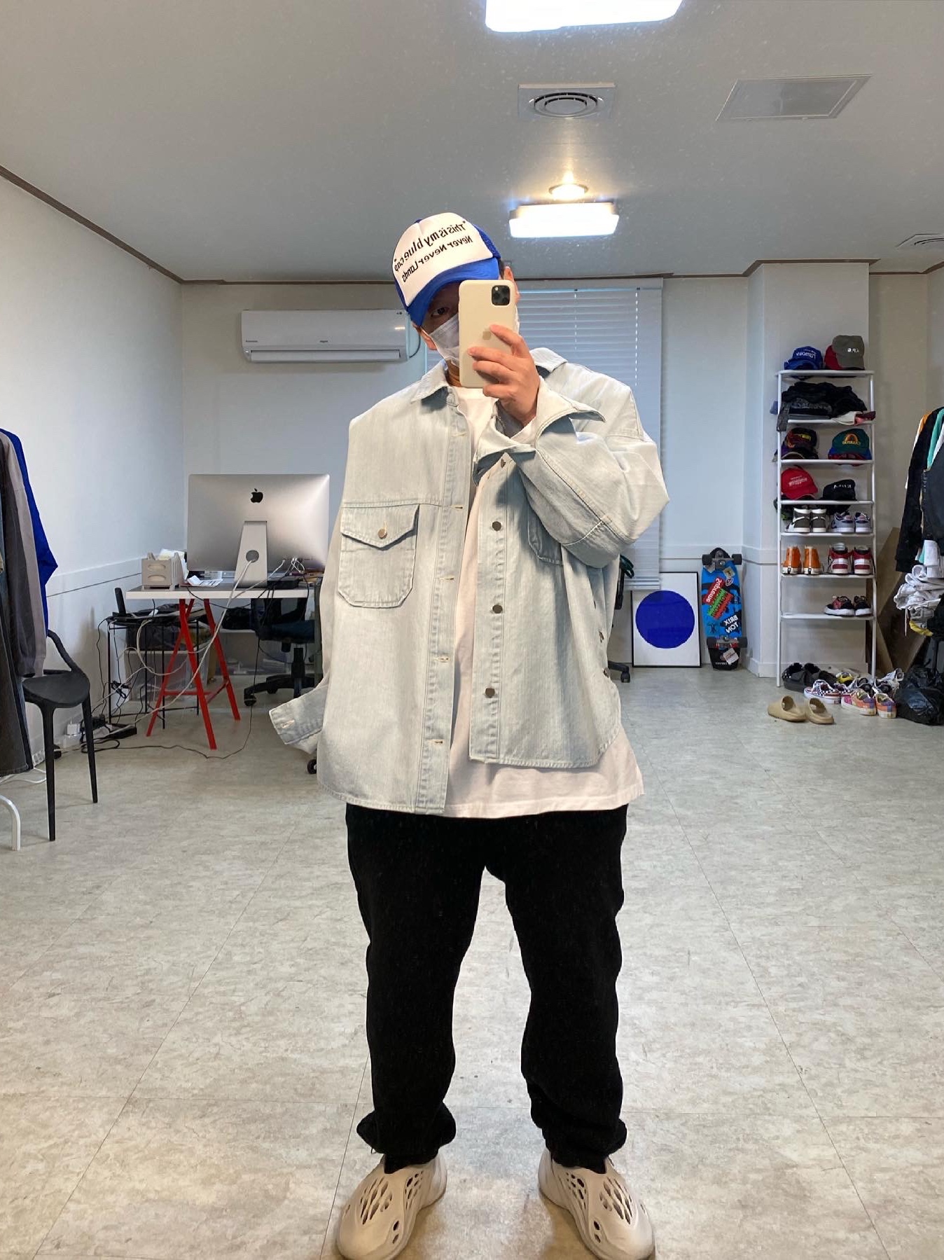 Adidas Yeezy Foam RNNR Ararat 착용 스타일 - 2