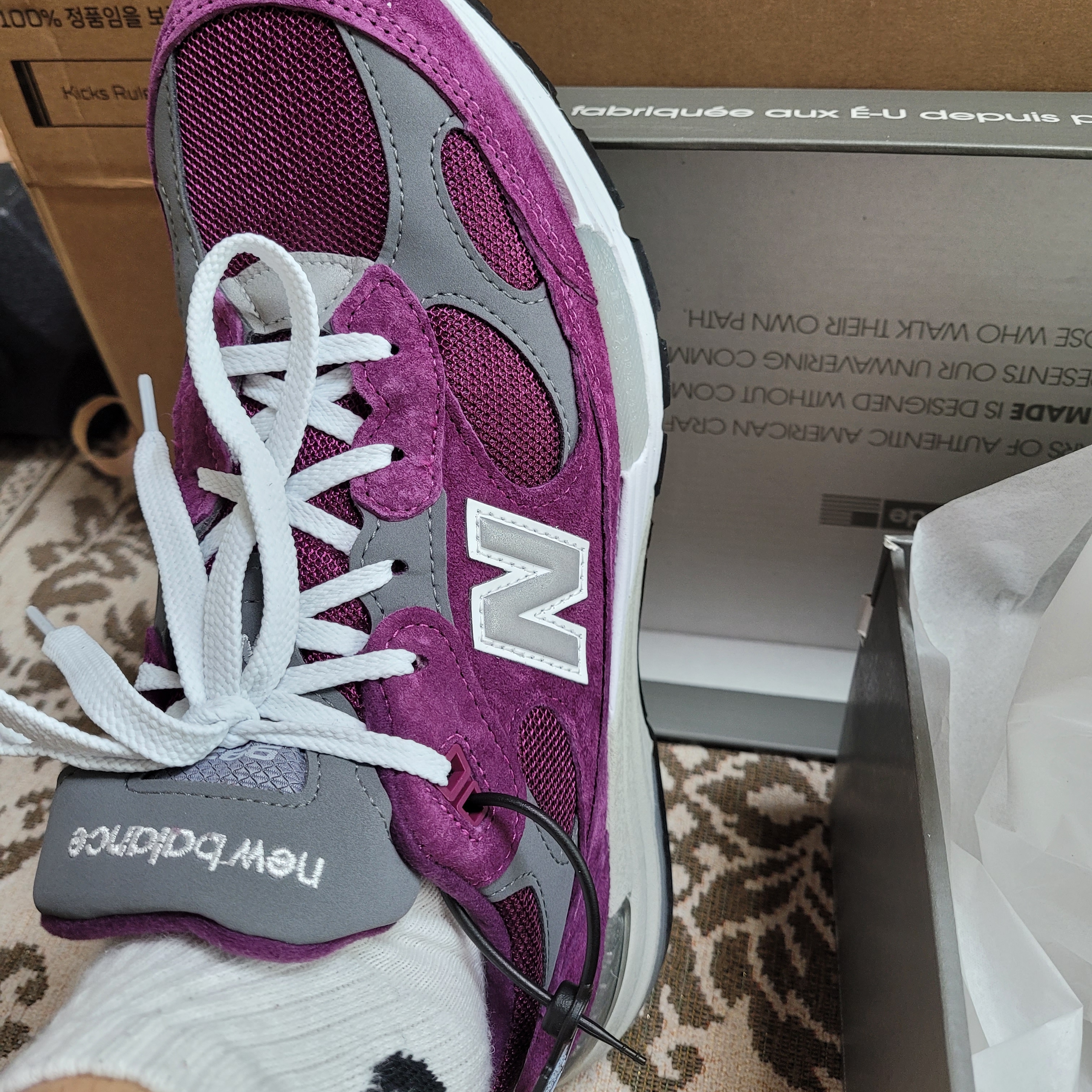 New Balance 992 Made in USA Maroon 착용 스타일