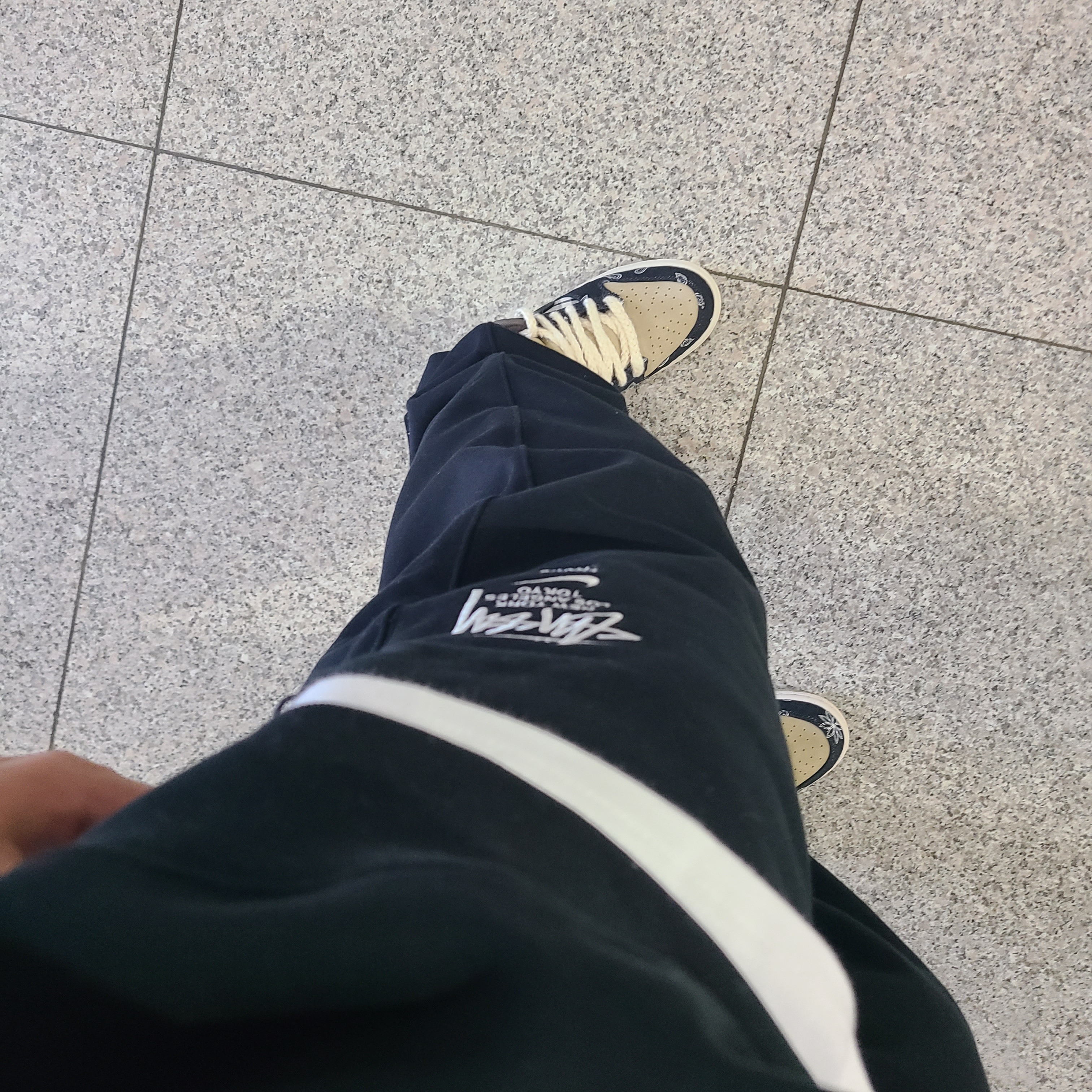 Nike x Travis Scott SB Dunk Low, Nike x Stussy NRG ZR Fleece Crewneck Black - US/EU 착용 스타일 - 1