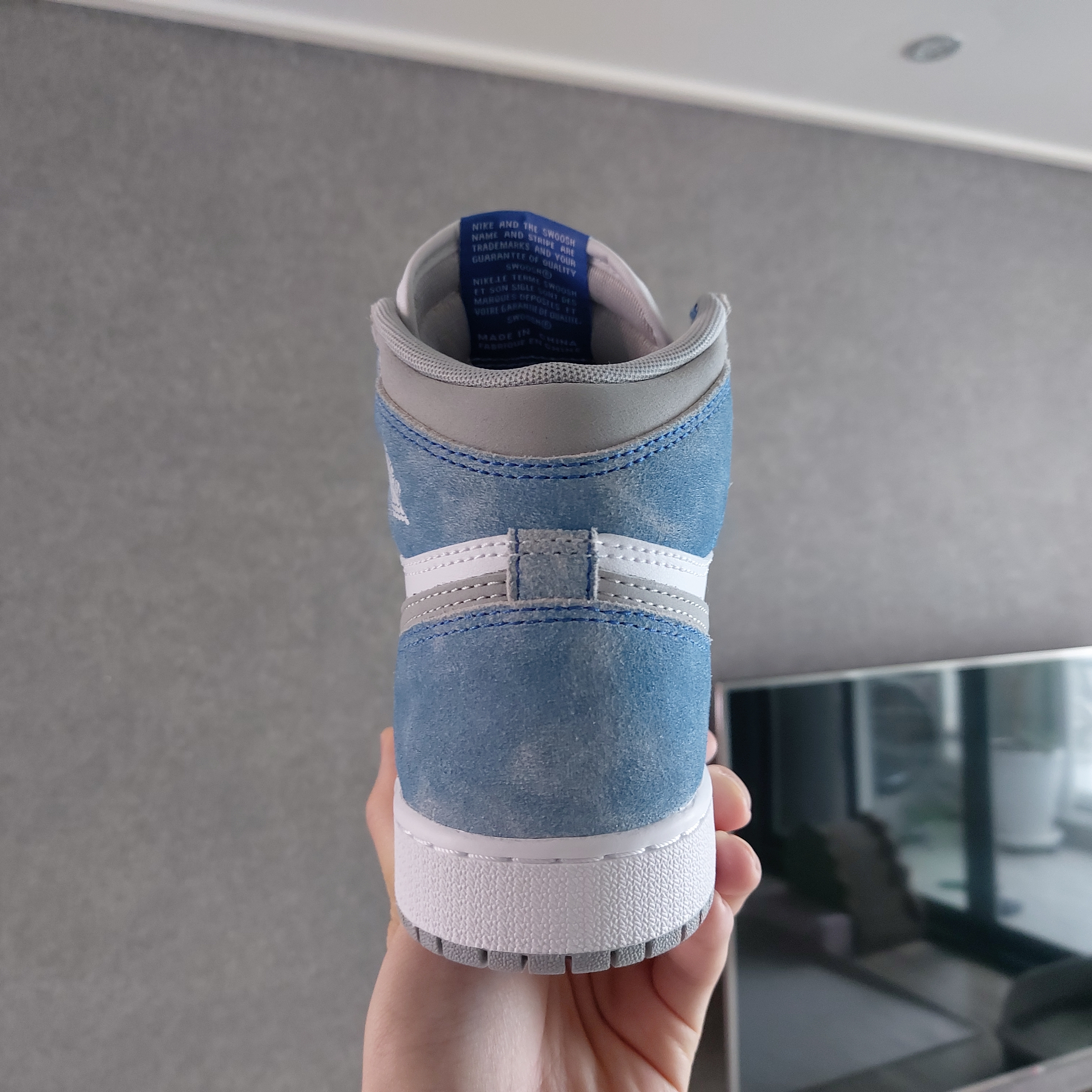 (GS) Jordan 1 Retro High OG Hyper Royal 착용 스타일 - 3