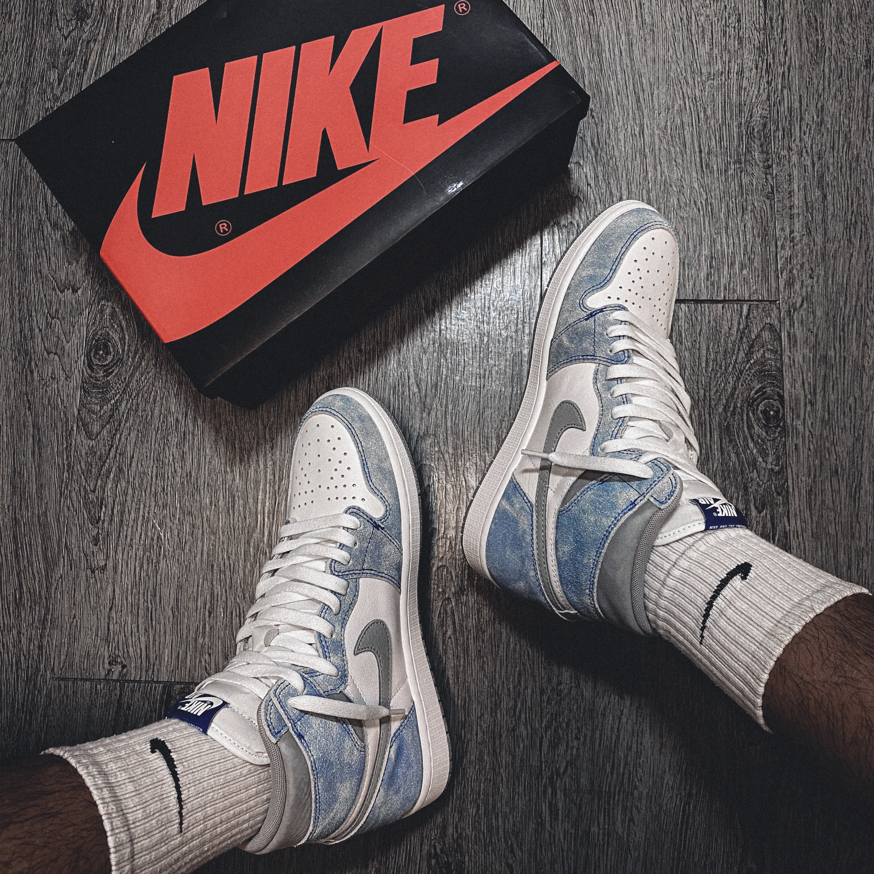 Jordan 1 Retro High OG Hyper Royal 착용 스타일