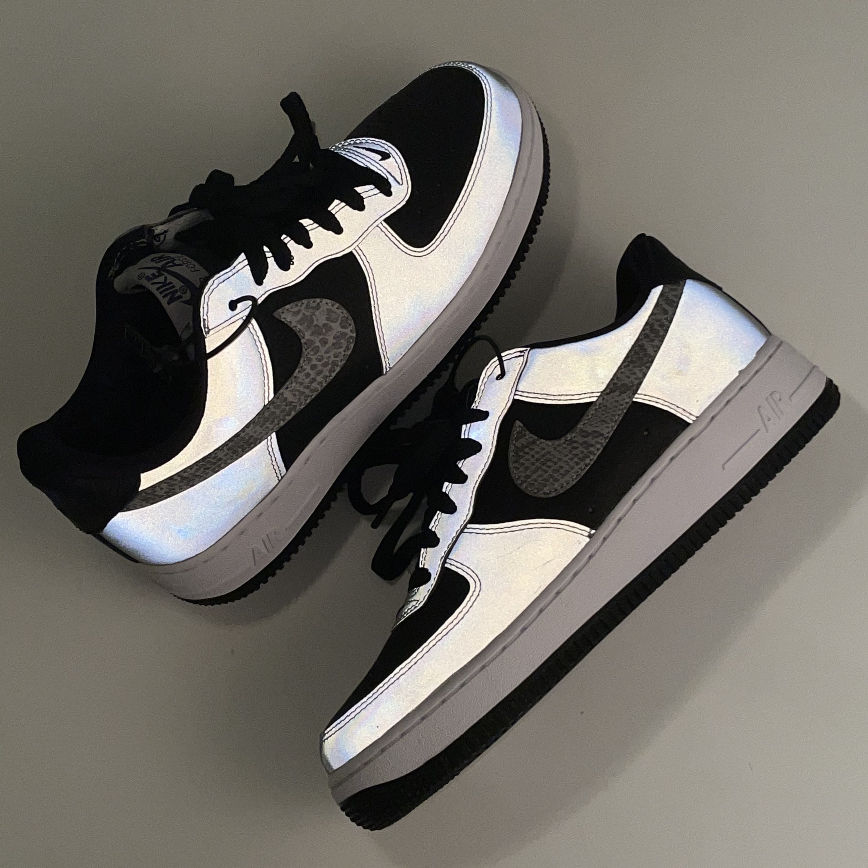 Nike Air Force 1 B Silver Snake 착용 스타일 - 1