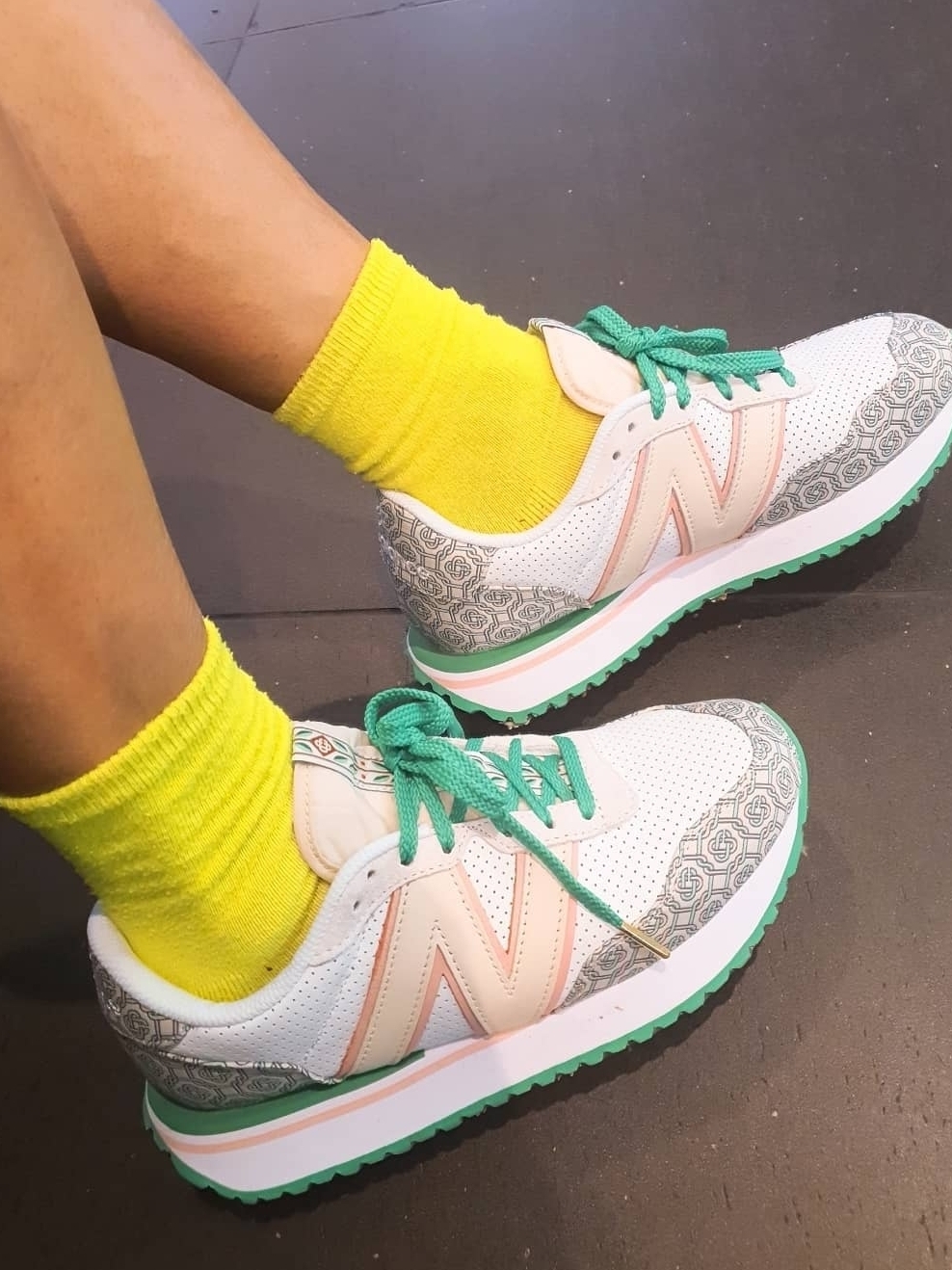 Nike ACG H86 Cap Royal, New Balance x Casablanca 237 Idealist Monogram White Green 착용 스타일 - 3