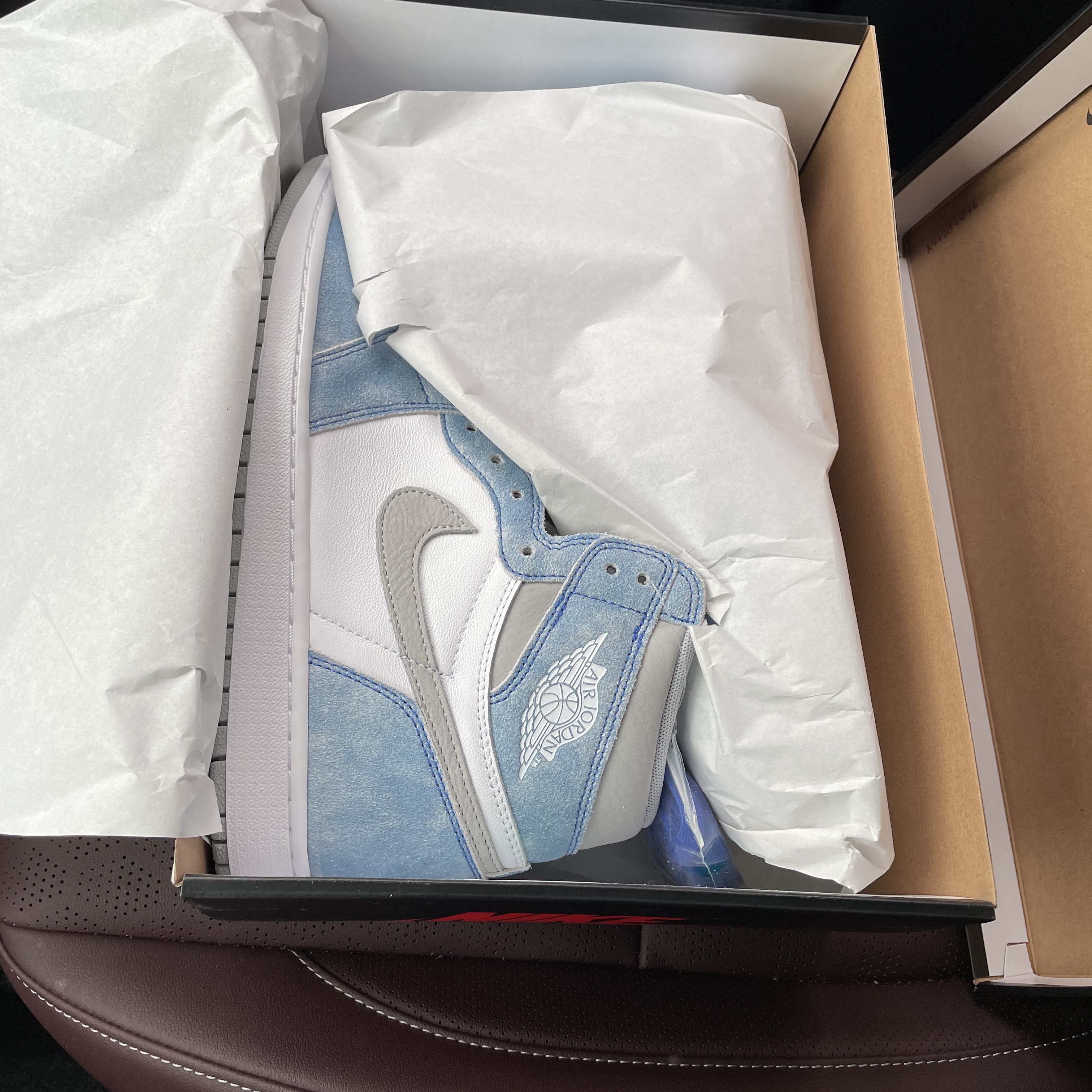Jordan 1 Retro High OG Hyper Royal 착용 스타일 - 1