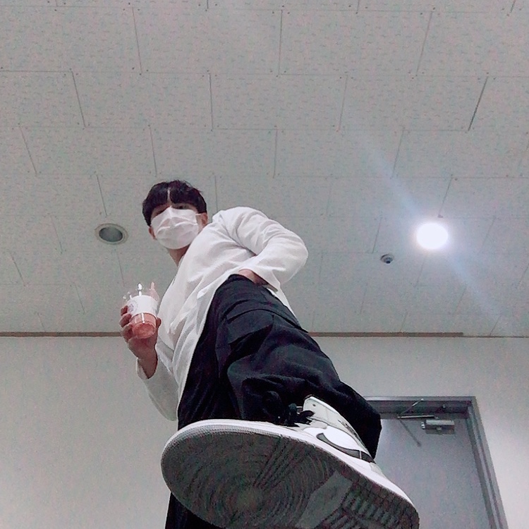 Jordan 1 Mid Light Smoke Grey 착용 스타일 - 2