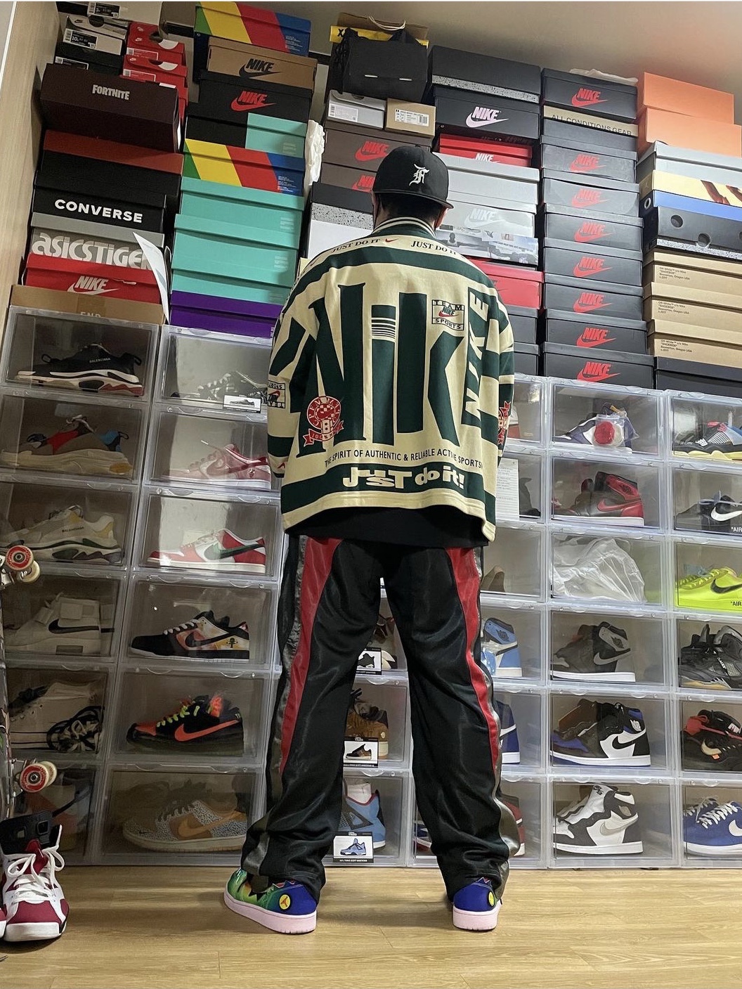 Jordan 1 x J Balvin Retro High OG, Nike x Cactus Plant Flea Market MX Rave Pants Red Grey Black - US/EU 착용 스타일 - 3
