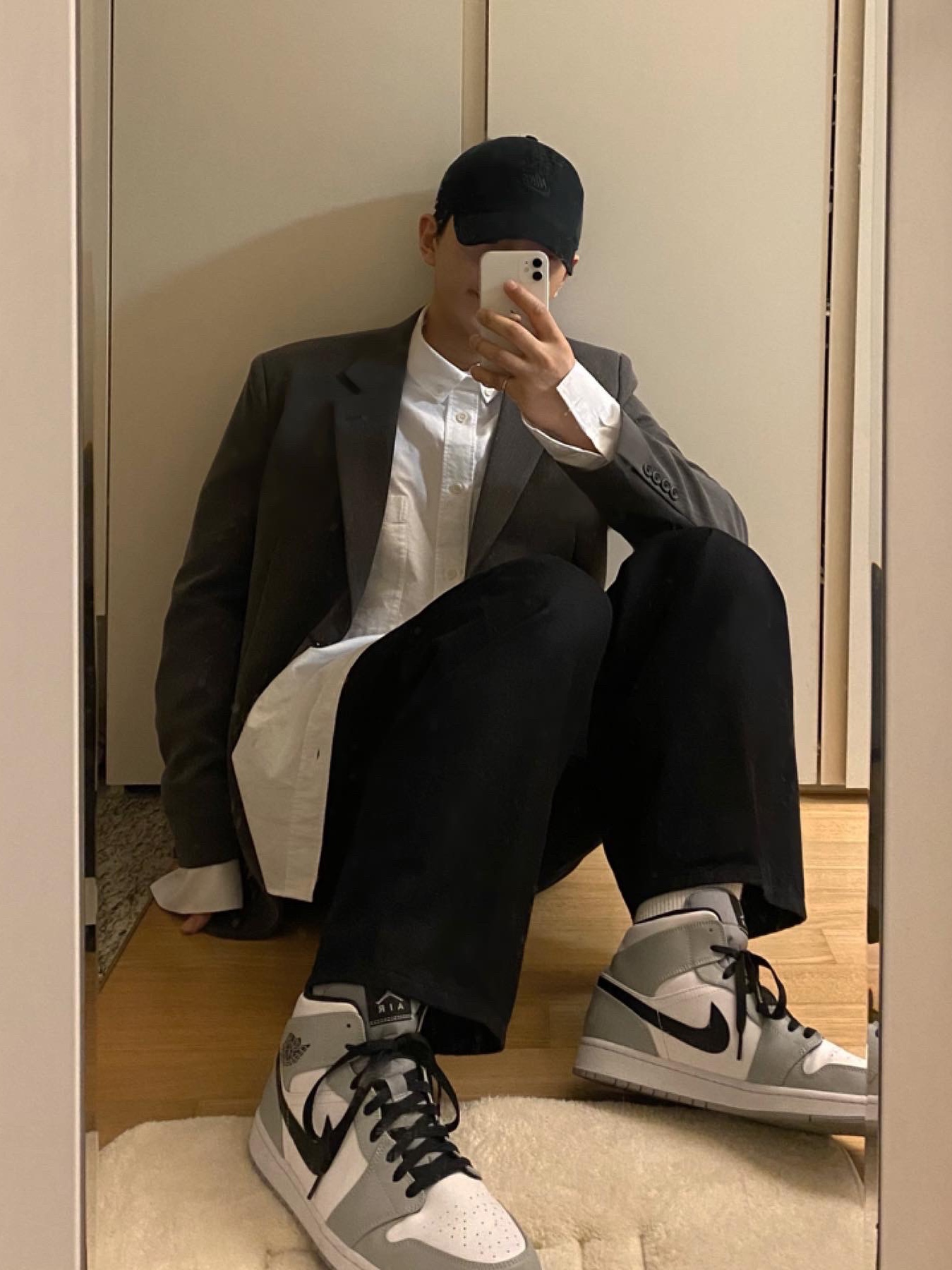 Jordan 1 Mid Light Smoke Grey 착용 스타일 - 1