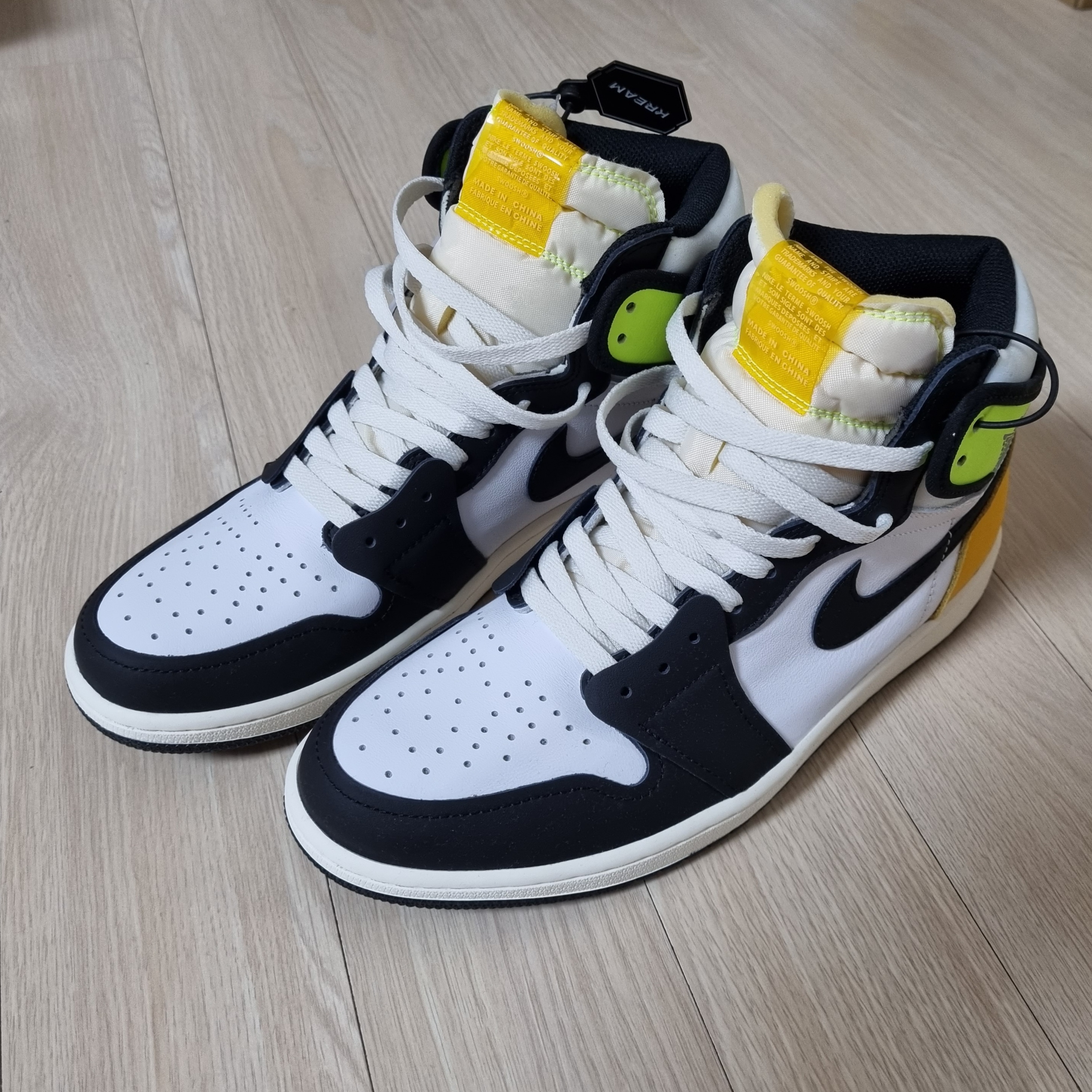 Jordan 1 Retro High OG Volt Gold 착용 스타일