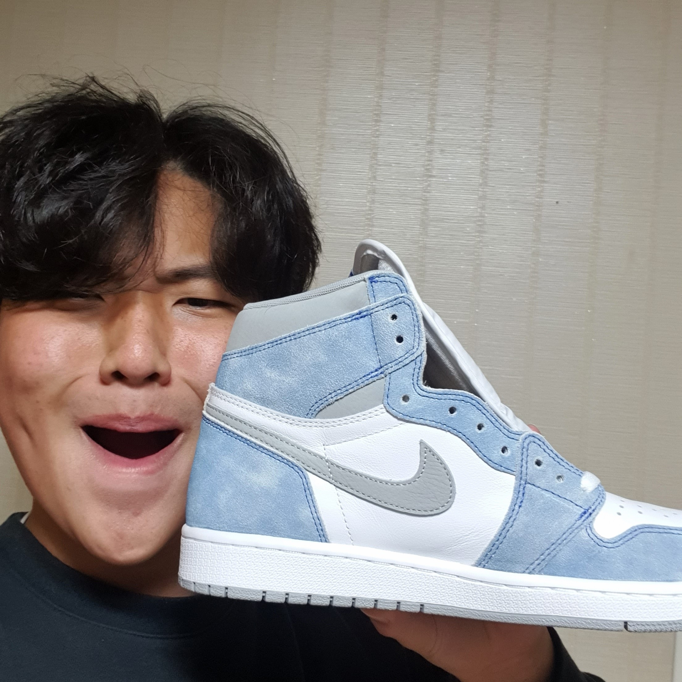 Jordan 1 Retro High OG Hyper Royal 착용 스타일 - 2