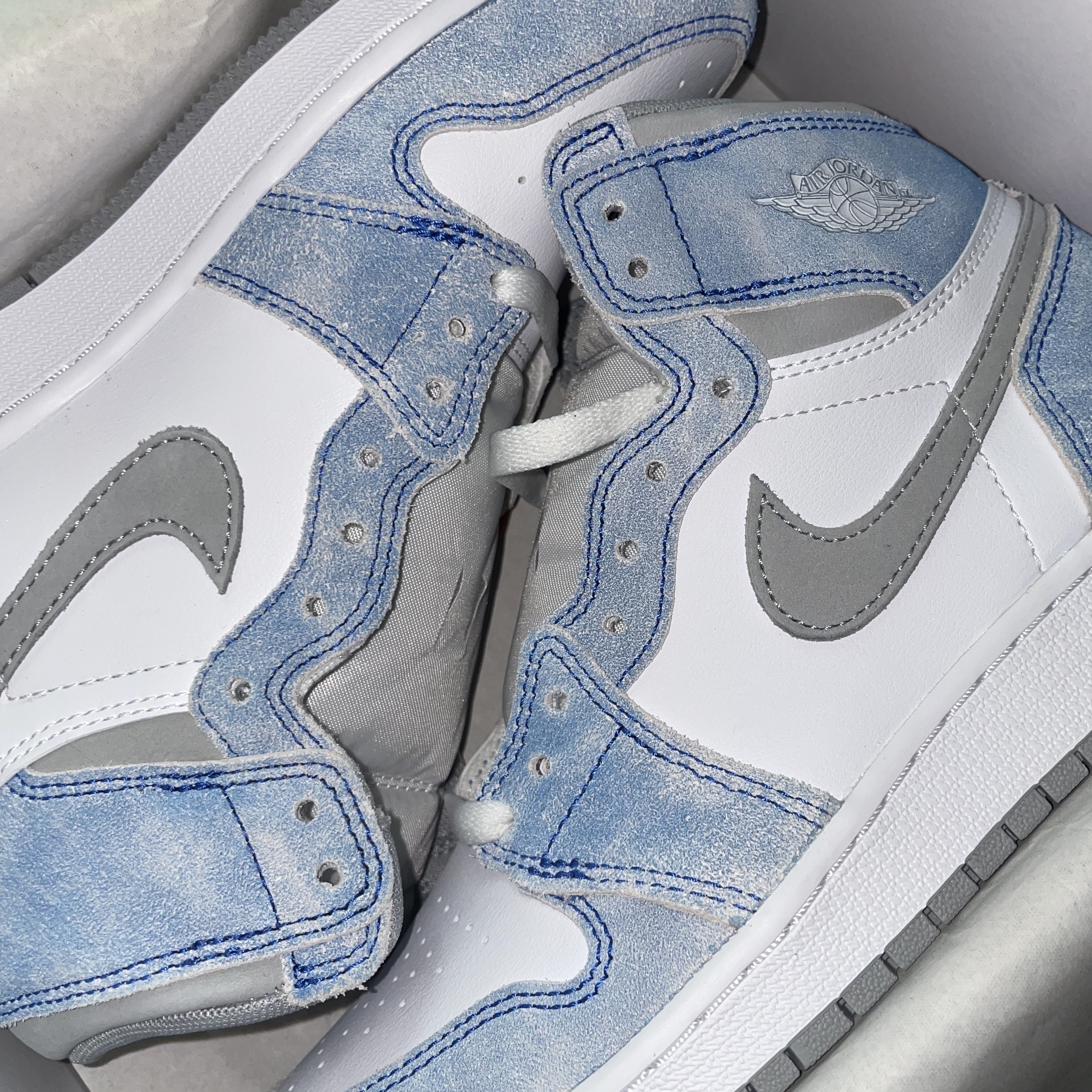 Jordan 1 Retro High OG Hyper Royal 착용 스타일