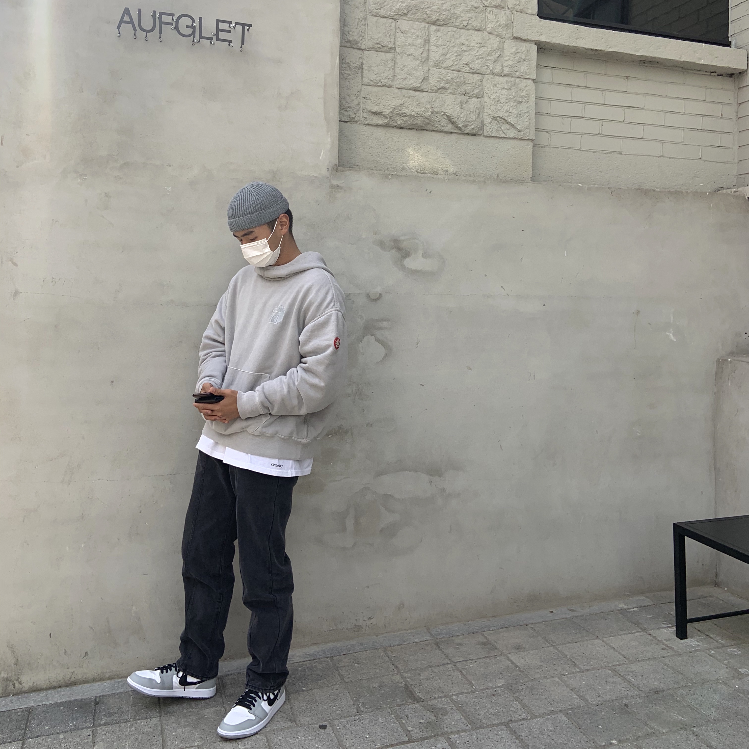 Jordan 1 Mid Light Smoke Grey 착용 스타일 - 1