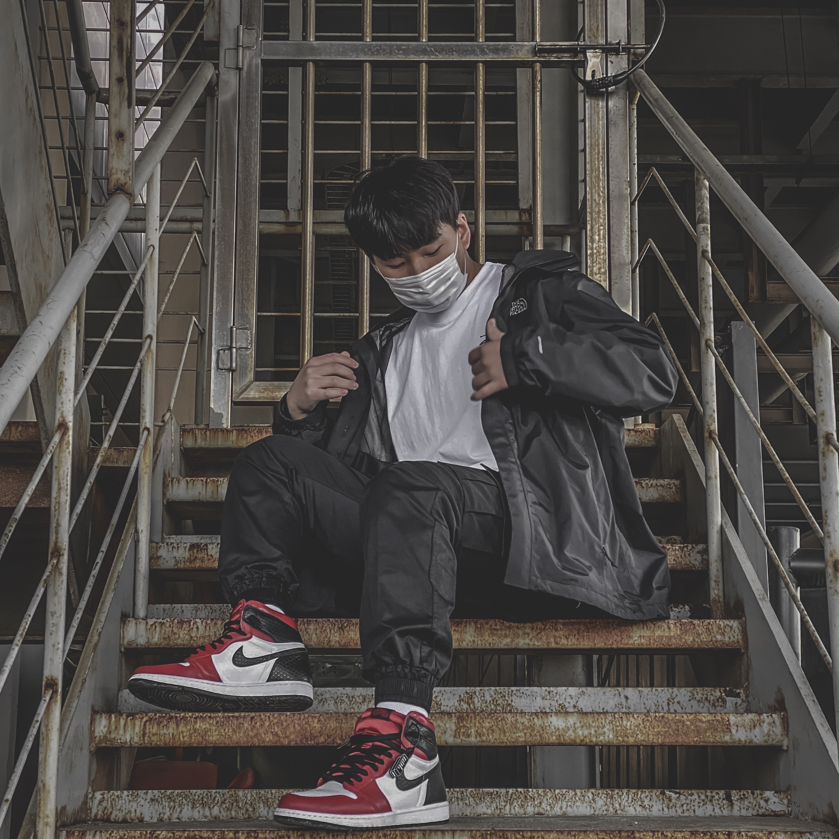 (W) Jordan 1 Retro High Satin Red 착용 스타일