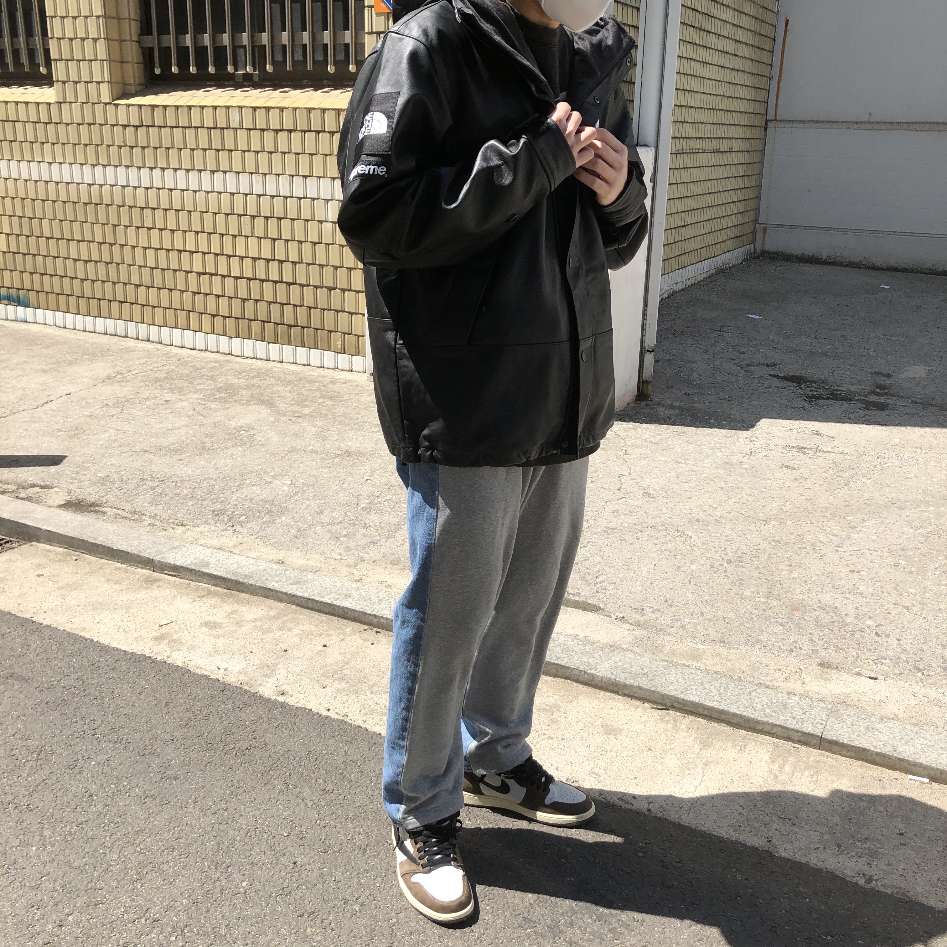 Supreme x The North Face Leather Mountain Parka Black - 18FW, Jordan 1 x Travis Scott Retro High OG SP Mocha 착용 스타일 - 1