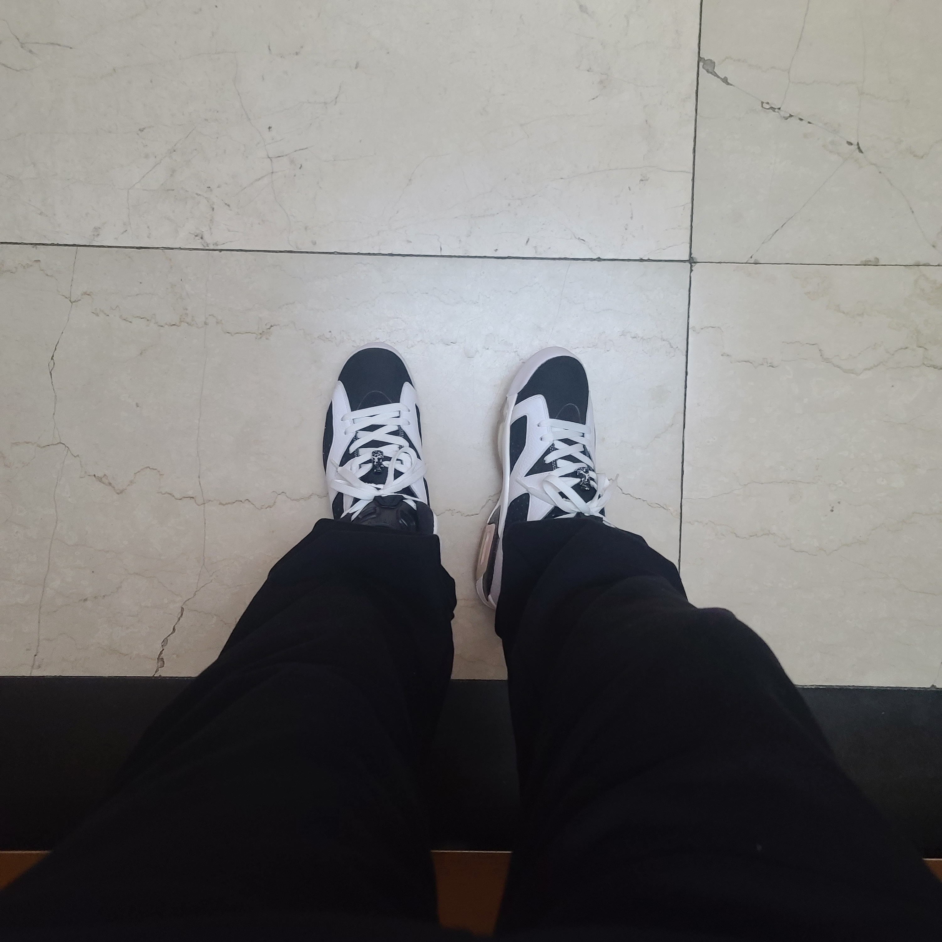 Jordan 6 Retro Oreo 착용 스타일