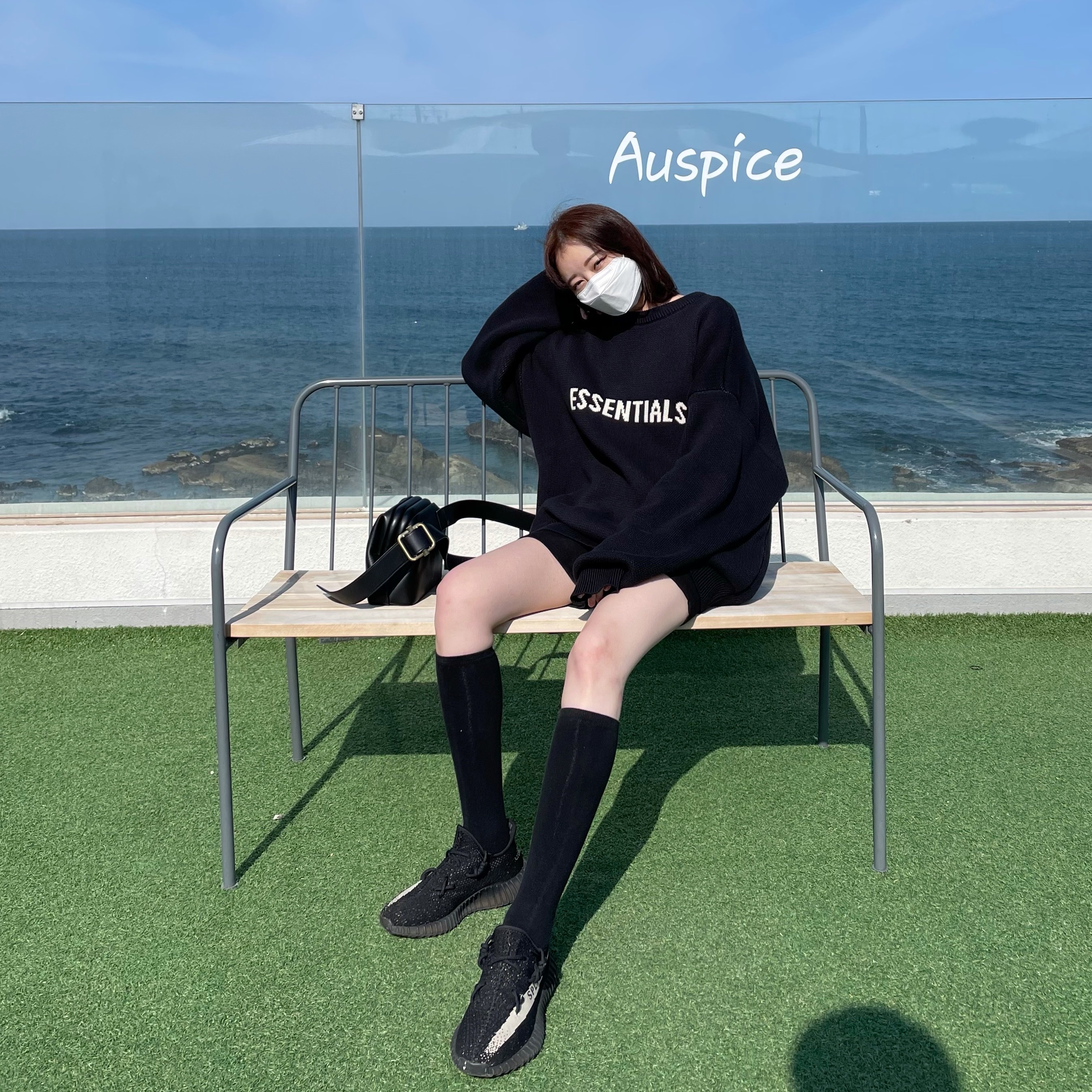 Essentials Knit Sweater Black 2020, Adidas Yeezy Boost 350 V2 Core Black White 2016 착용 스타일 - 3