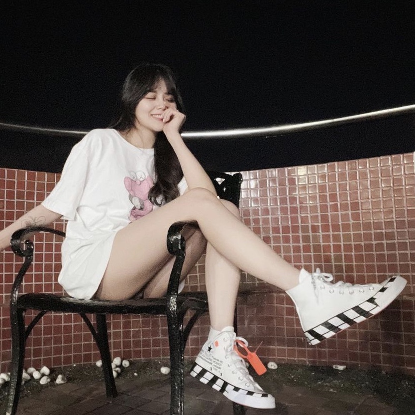 Converse x Off-White Chuck 70 High V2 2021 착용 스타일 - 5