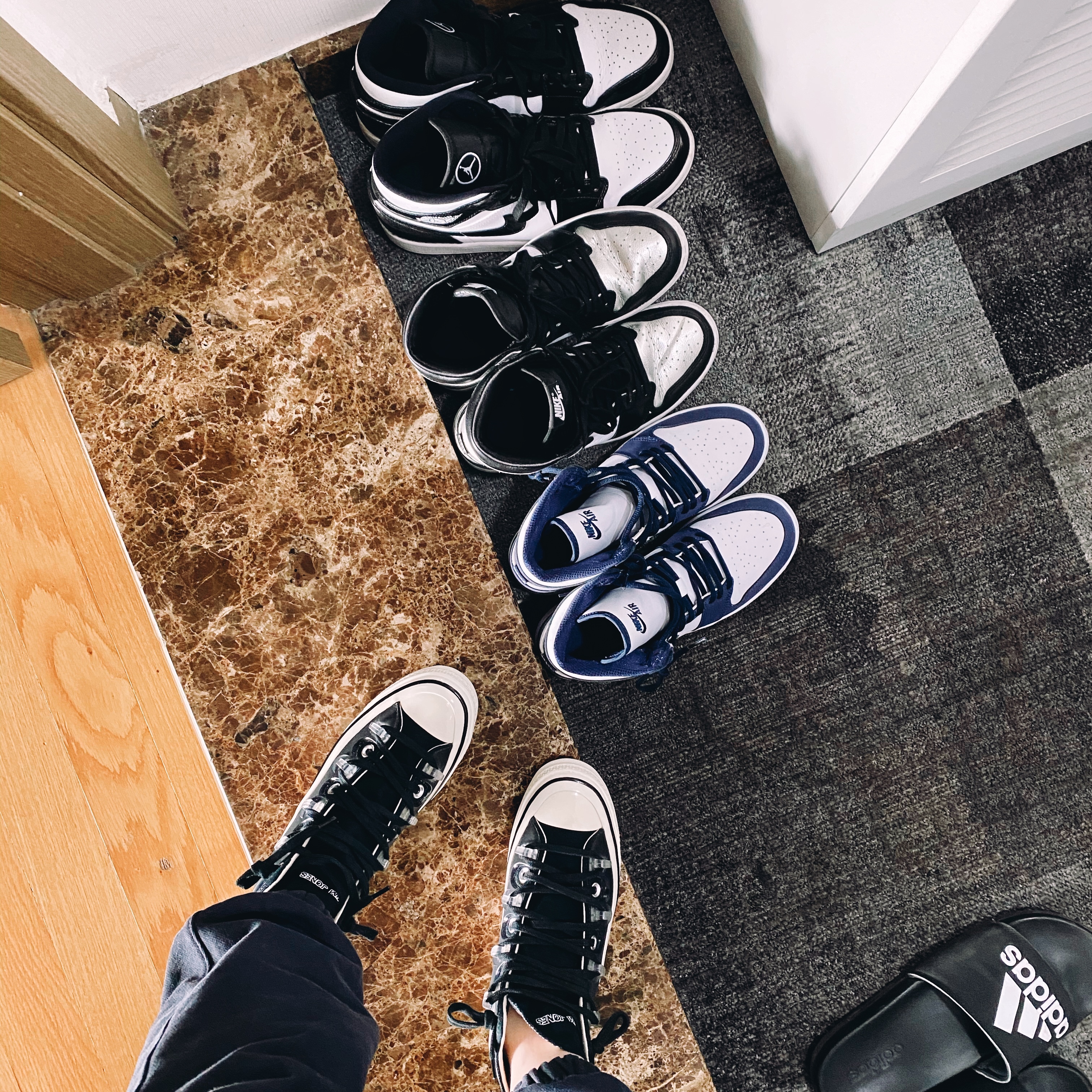 Converse x Kim Jones Chuck 70 Utility Wave High Black, (GS) Jordan 1 Retro High OG CO.JP Midnight Navy 착용 스타일