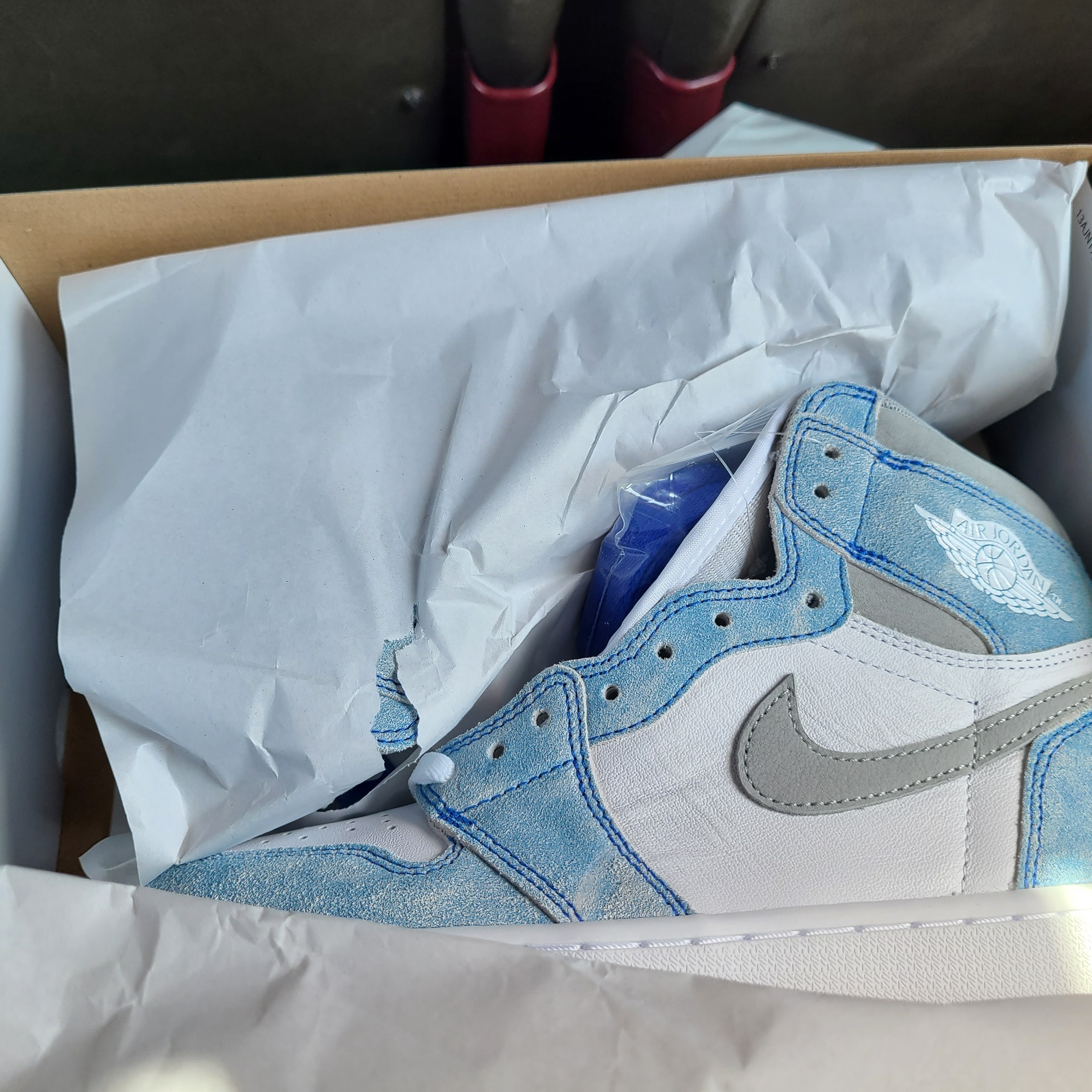 Jordan 1 Retro High OG Hyper Royal 착용 스타일 - 1