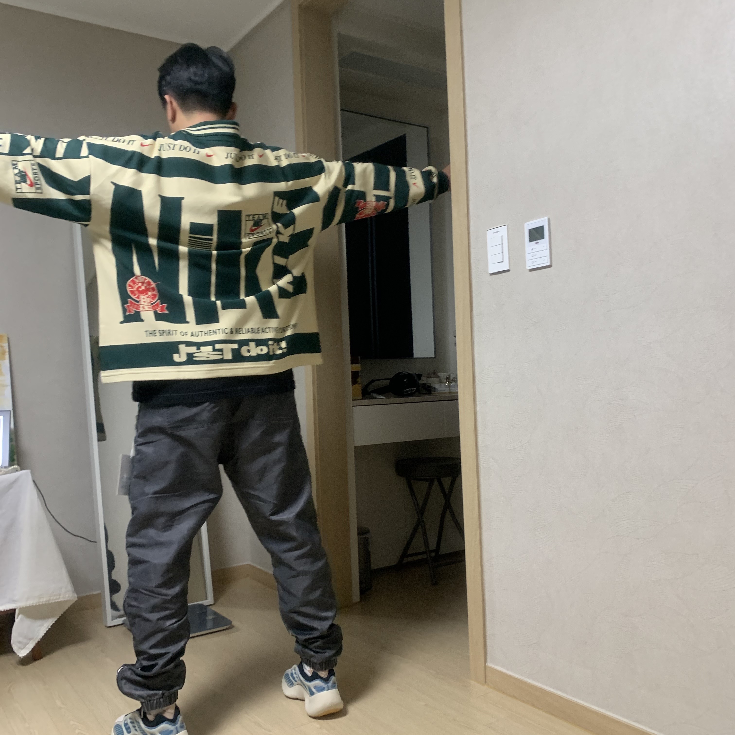 Nike x Cactus Plant Flea Market Long Sleeve Polo Natural - Asia, Adidas Yeezy 700 V3 Kyanite 착용 스타일 - 1