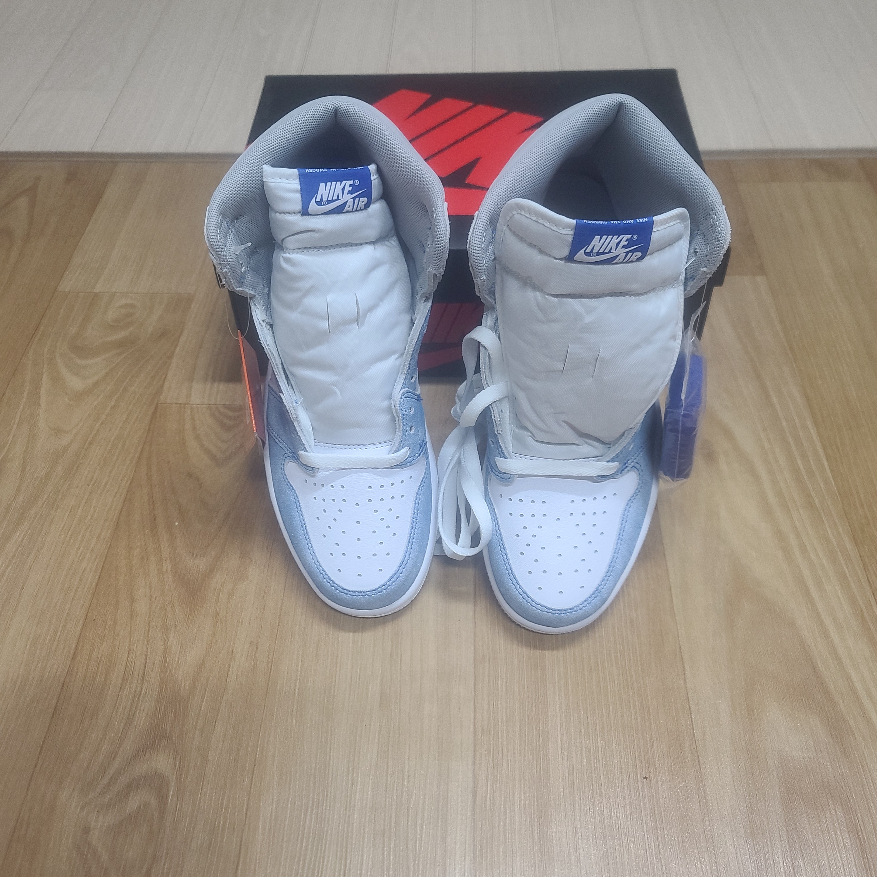 Jordan 1 Retro High OG Hyper Royal 착용 스타일 - 2