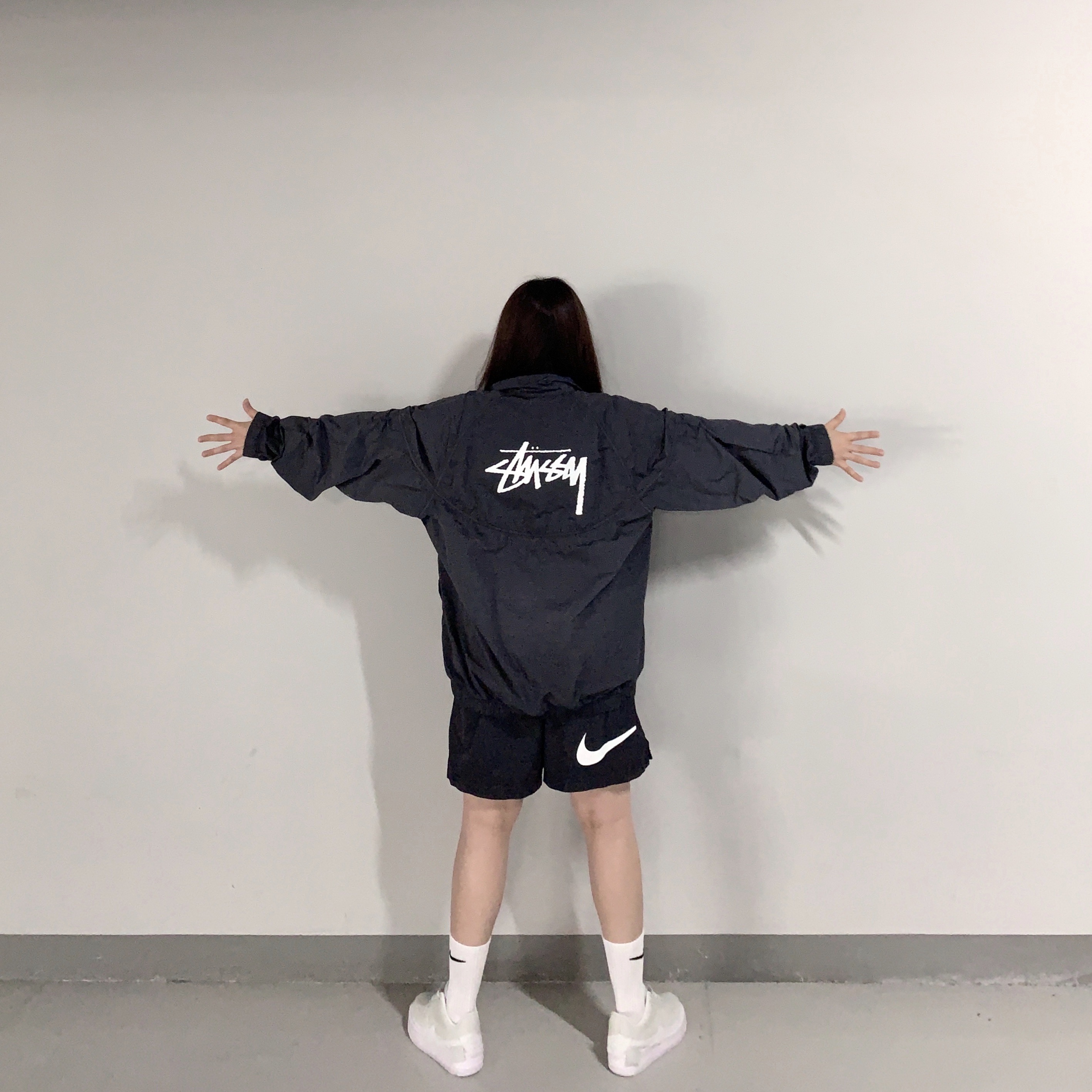 (W) Nike Air Force 1 Jester XX Off White, Nike x Stussy Windrunner Jacket Off Noir 착용 스타일 - 1