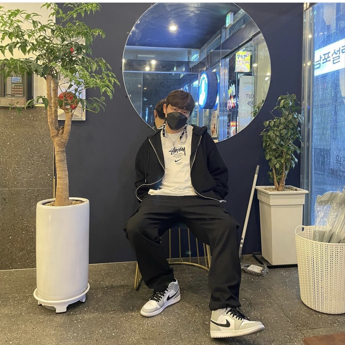 Nike x Stussy WT T-Shirt White - US/EU, Jordan 1 Mid Light Smoke Grey 착용 스타일