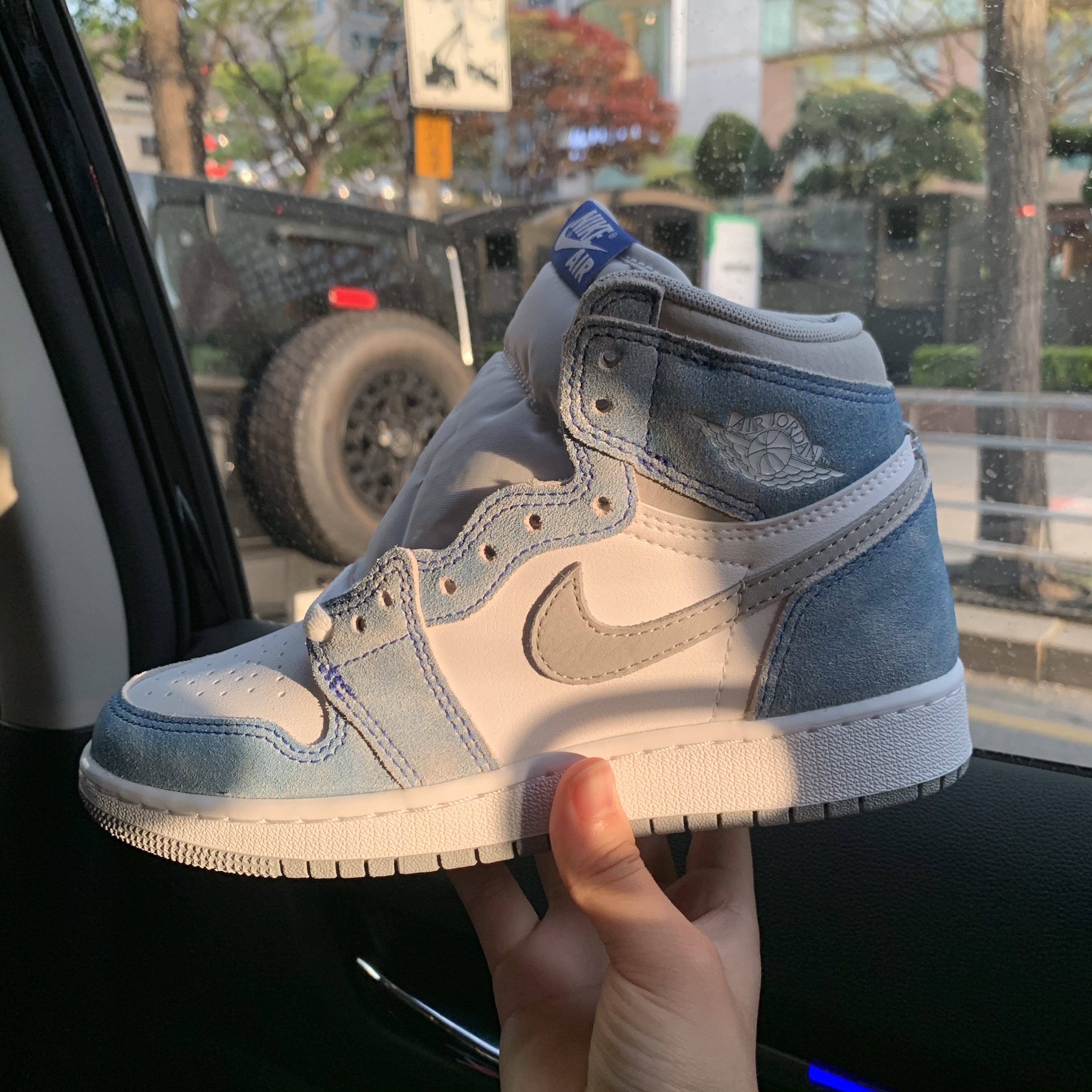 (GS) Jordan 1 Retro High OG Hyper Royal 착용 스타일 - 1
