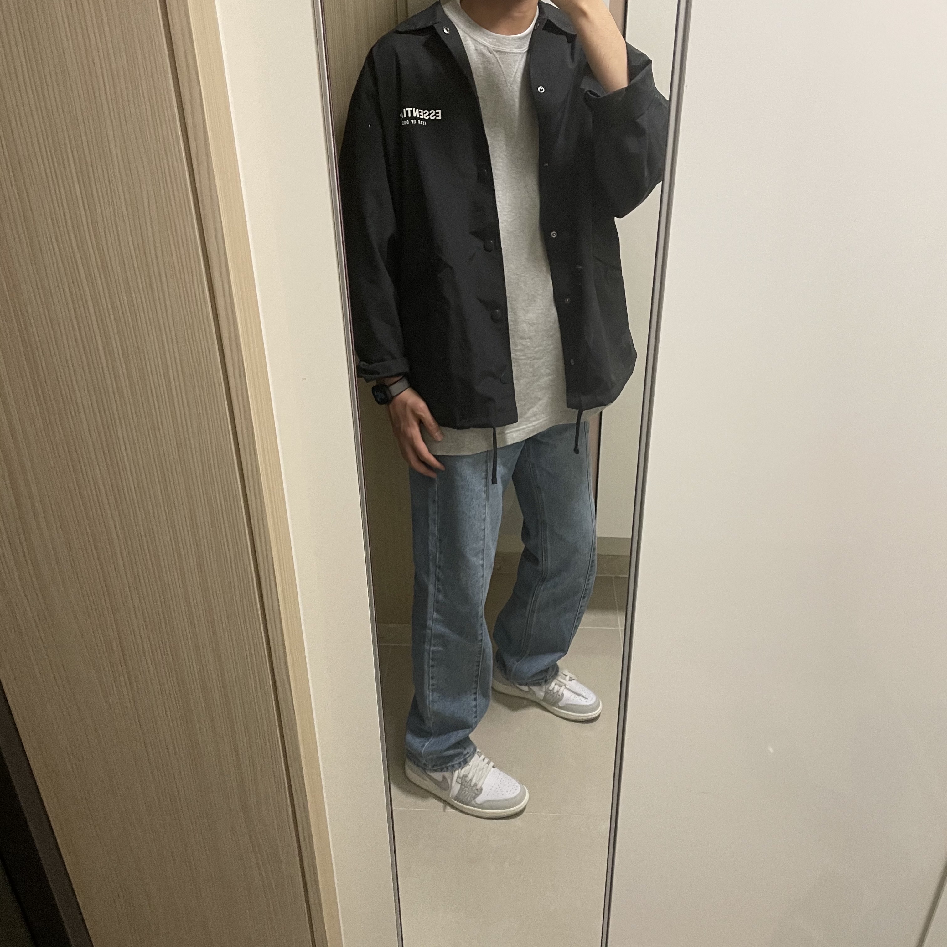 Essentials Coach Jacket Dark Slate/Stretch Limo/Black - 20FW, Nike x Kim Jones Oversized T-Shirt Grey Heather - US/EU 착용 스타일 - 1