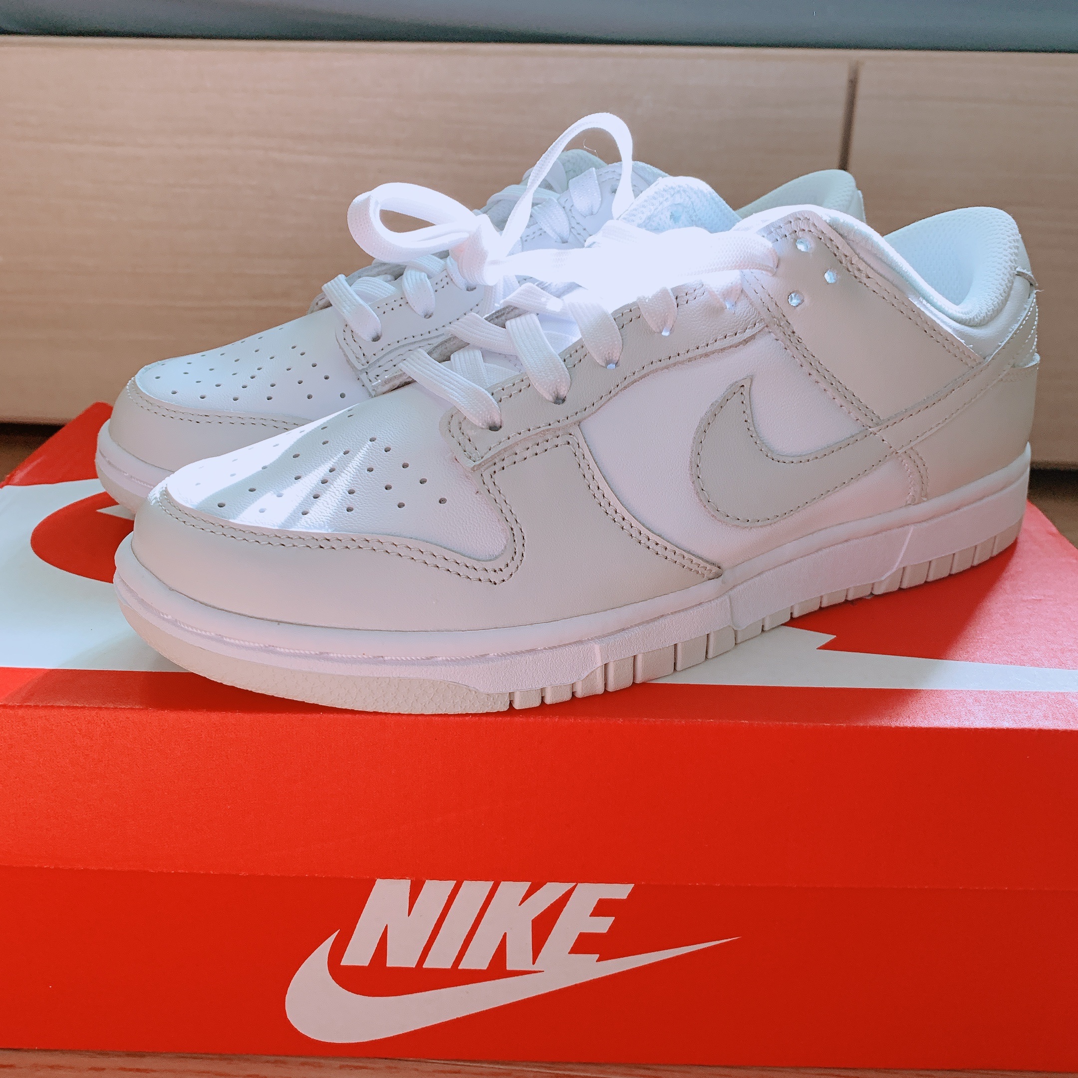 (W) Nike Dunk Low Photon Dust, Converse x Off-White Chuck 70 High V2 2021 착용 스타일 - 3