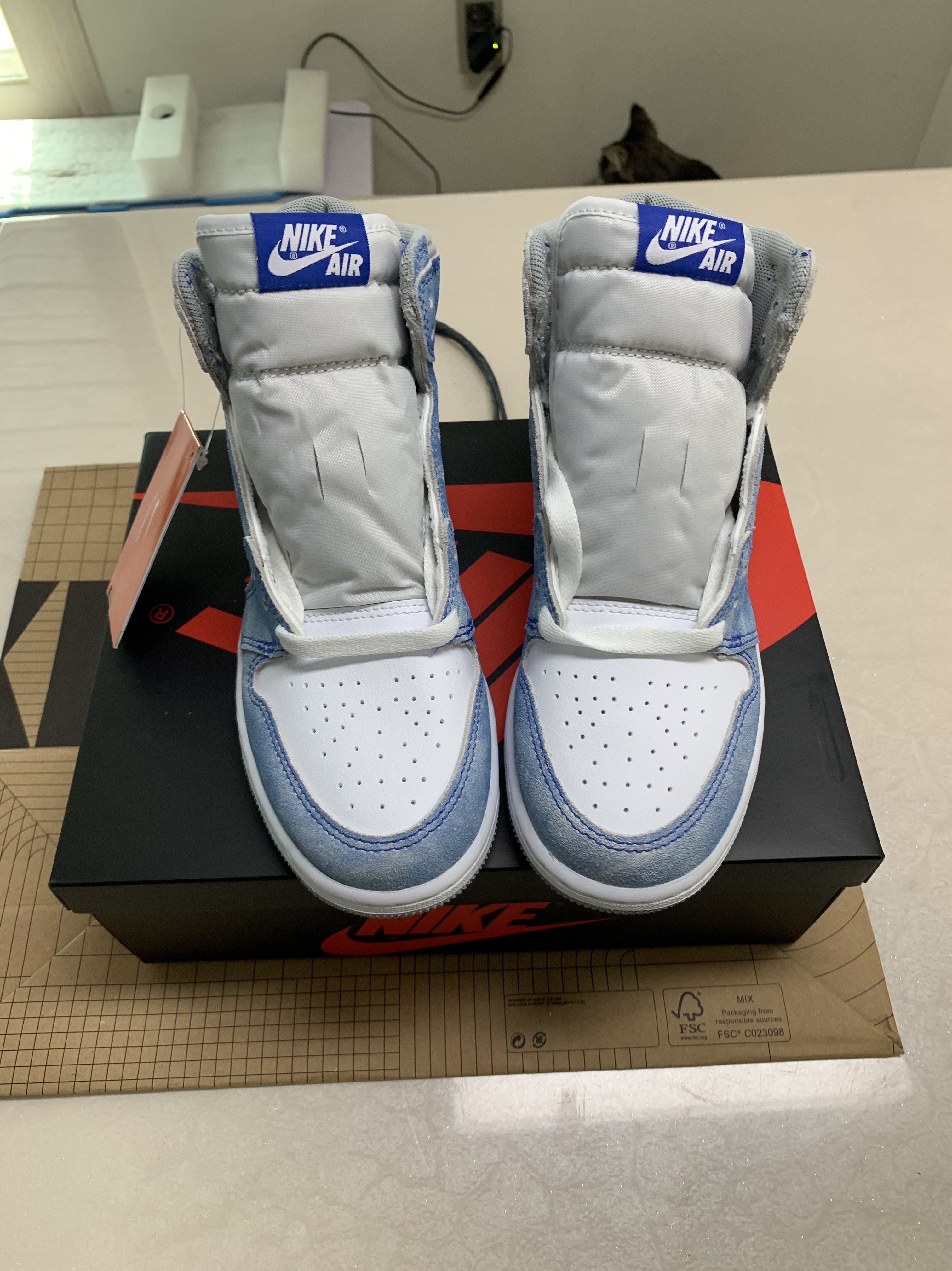 (GS) Jordan 1 Retro High OG Hyper Royal 착용 스타일 - 5
