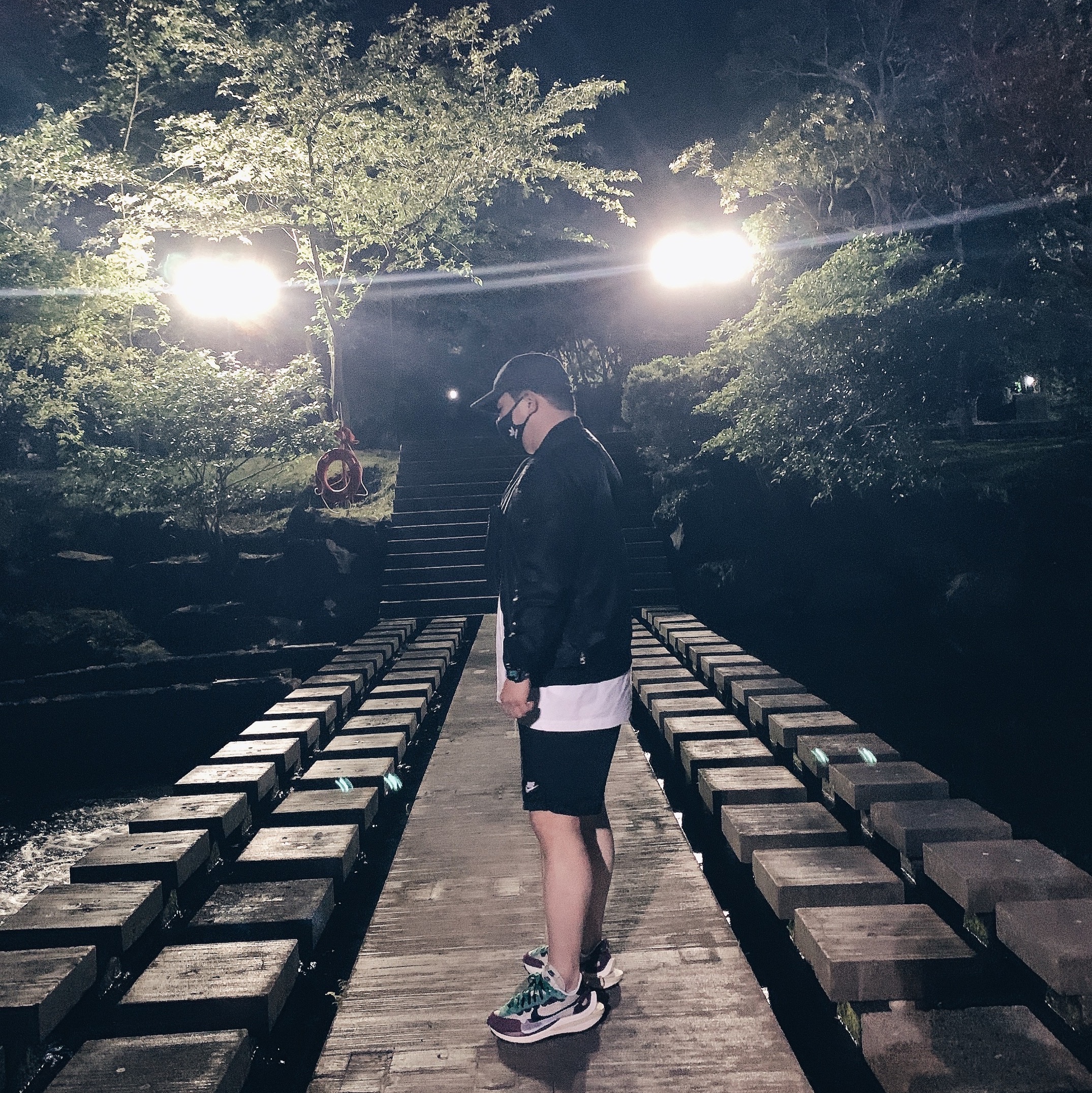 Nike x Sacai VaporWaffle String & Black Villain Red 착용 스타일